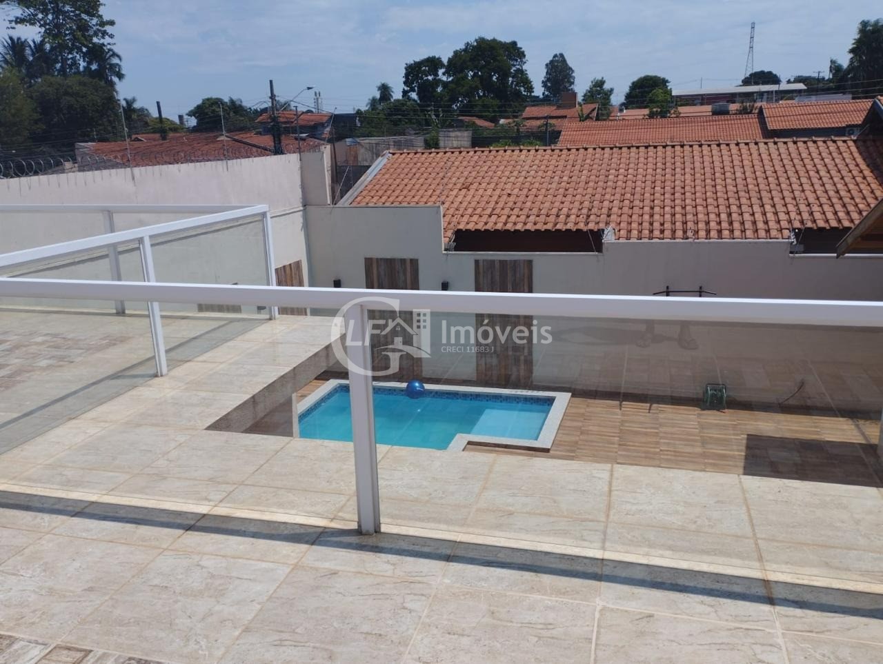 Casa à venda em Campo Grande-MS, bairro Panorama: 2 quartos, 1 suíte, 3 salas, 2 banheiros, 4 vagas de garagem, 266m².