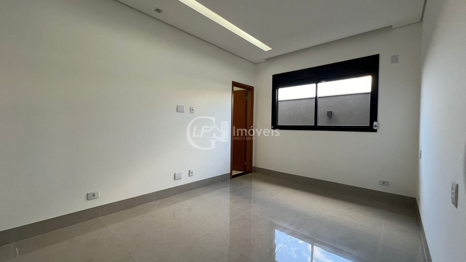 Imperdível Casa à Venda em Campo Grande-MS, Residencial Shalom: 3 quartos, 3 suítes, 3 salas, 2 banheiros, 4 vagas, 182,13 m²!