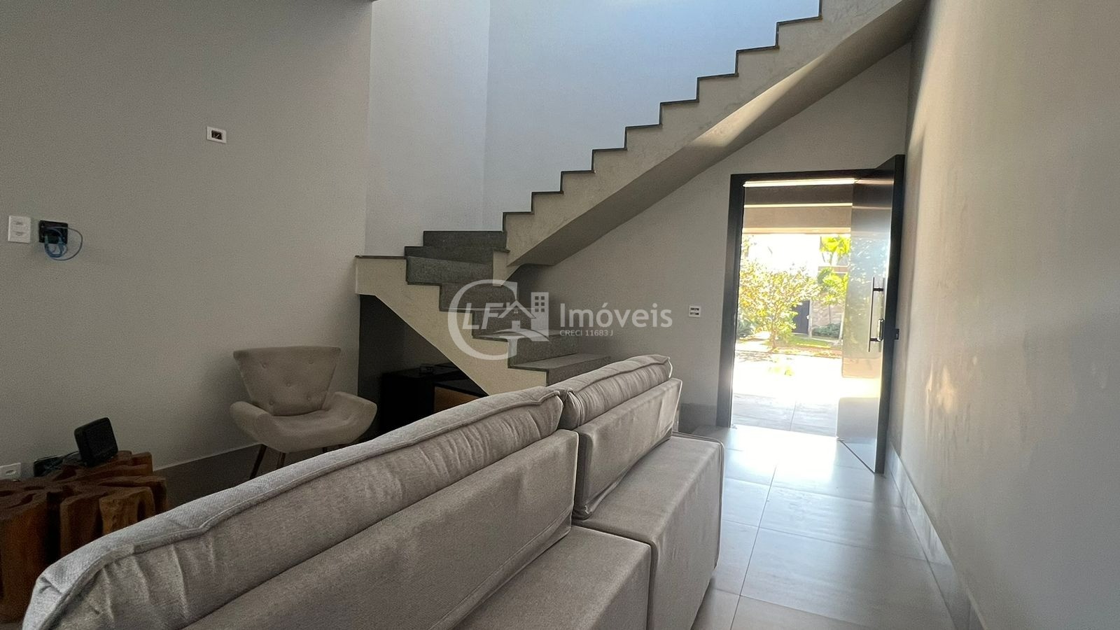 Imperdível oportunidade! Casa à venda em Alphaville Campo Grande-MS com 3 quartos, 3 suítes, 3 salas e 330m². Confira!