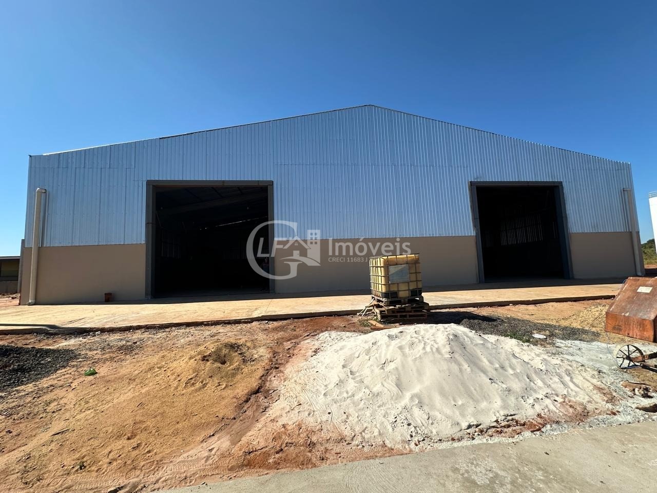 Aluguel de Barracão Comercial em Ribas do Rio Pardo-MS, Bairro Vale do Sol, 600m², 1 Banheiro!