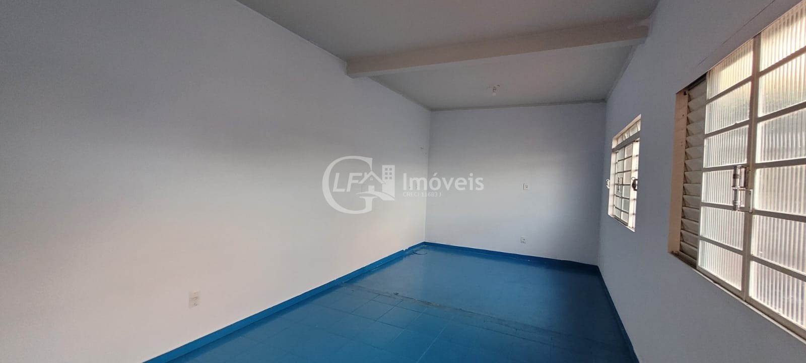 Casa Comercial para Locação no Bairro Amambaí em Campo Grande-MS: 6 Salas, 7 Banheiros, 20 Vagas de Garagem e 250m² de Área.
