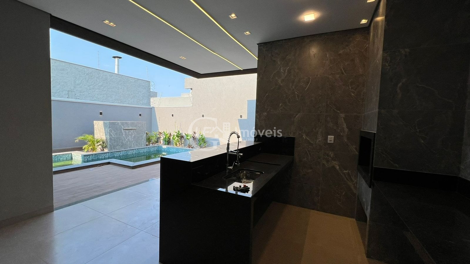 Casa à venda na Vila Vilas Boas em Campo Grande-MS: 3 quartos, 3 suítes, 3 salas, 2 banheiros, 4 vagas de garagem, 180m².