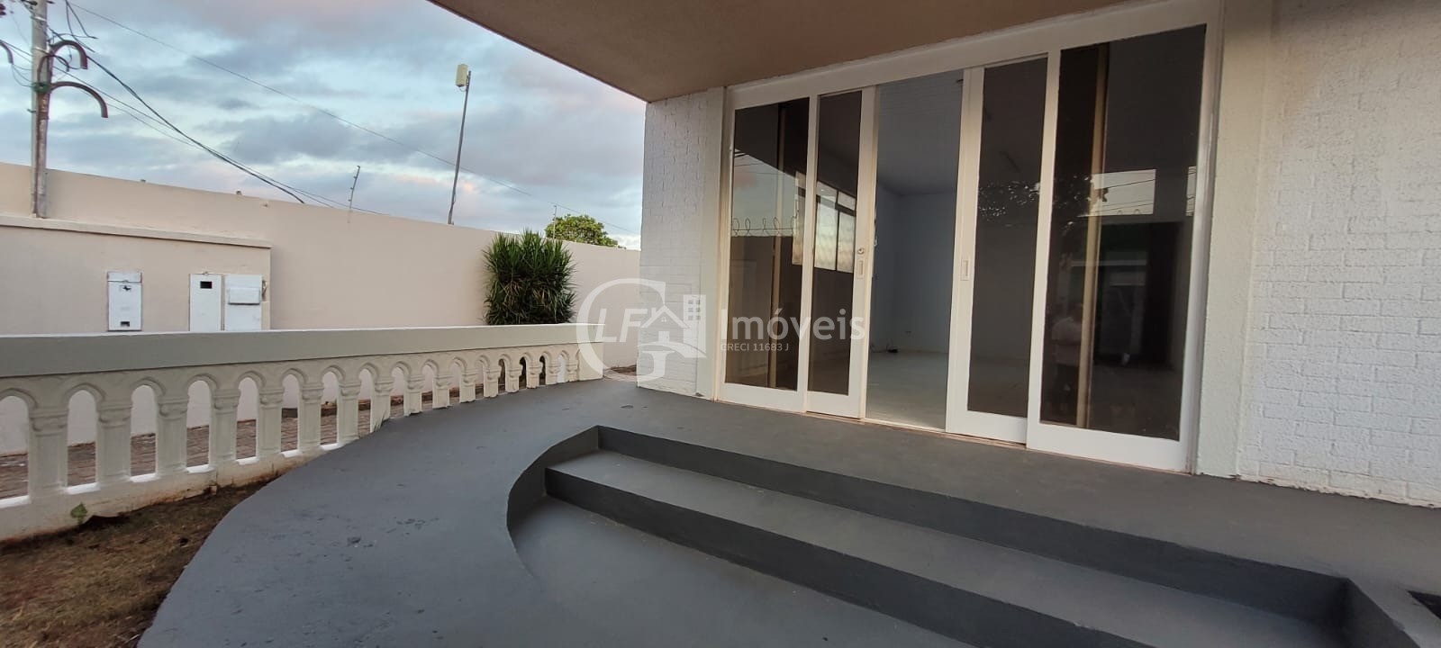 Casa comercial para locação no bairro amambaí em campo grand
