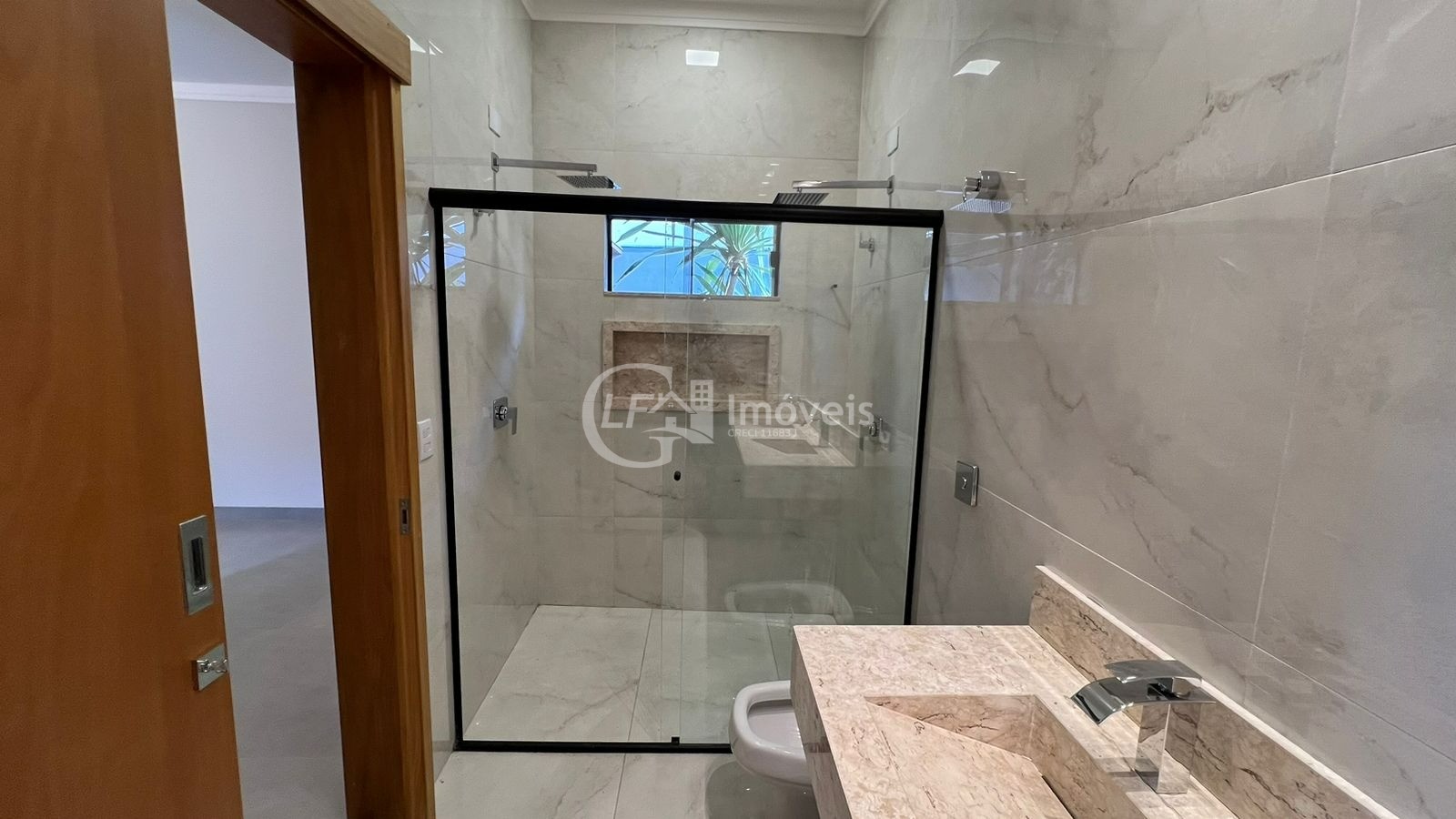 Casa à venda na Vila Vilas Boas em Campo Grande-MS: 3 quartos, 3 suítes, 3 salas, 2 banheiros, 4 vagas de garagem, 180m².