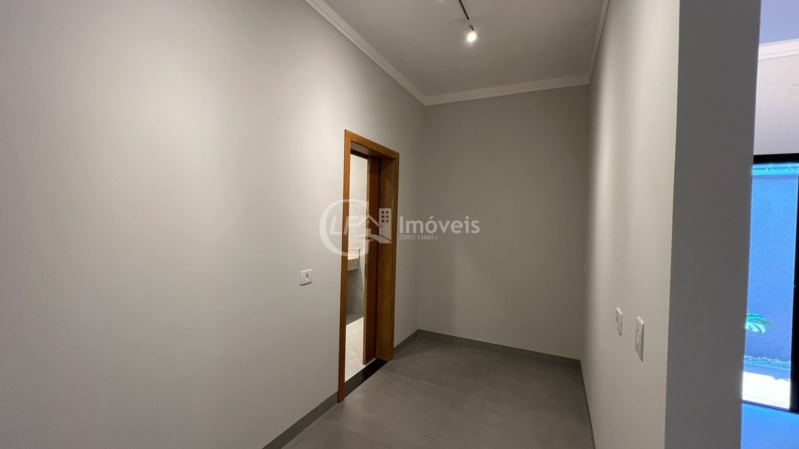 Casa à venda na Vila Vilas Boas em Campo Grande-MS: 3 quartos, 3 suítes, 3 salas, 2 banheiros, 4 vagas de garagem, 180m².