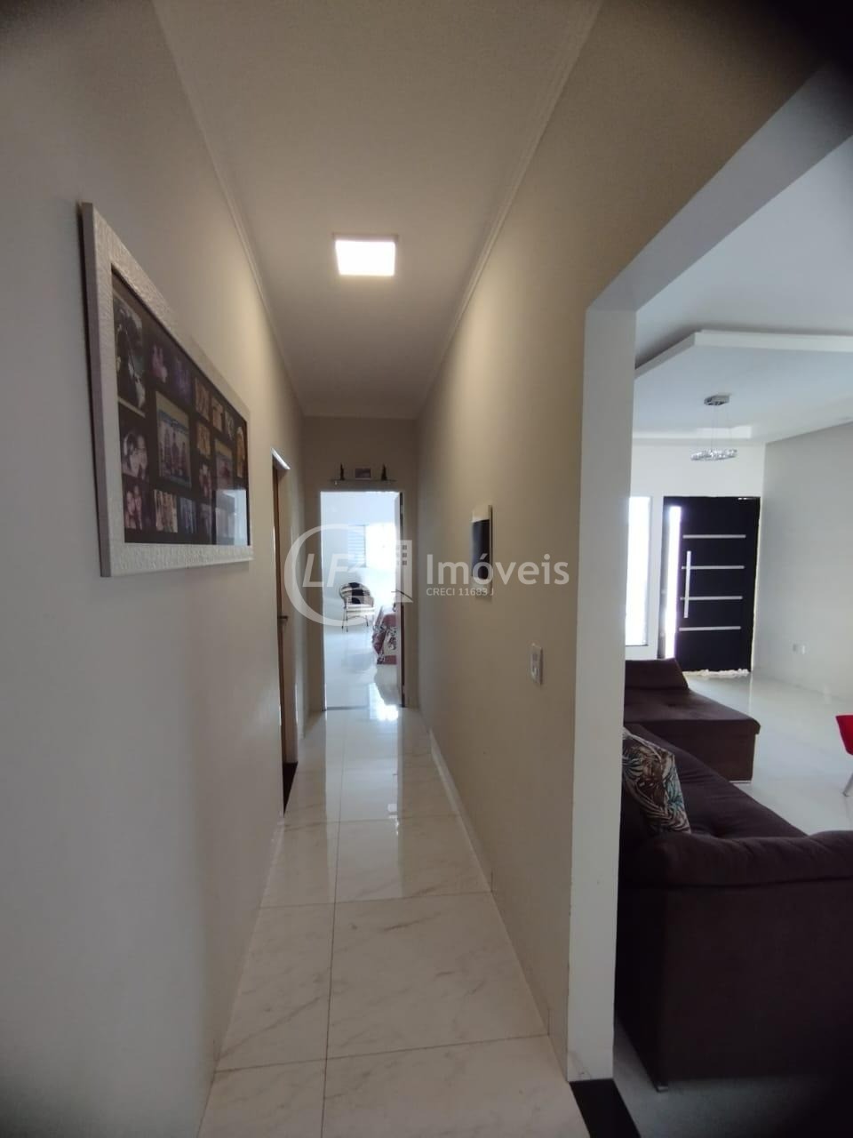 Casa à venda em Campo Grande-MS, bairro Panorama: 2 quartos, 1 suíte, 3 salas, 2 banheiros, 4 vagas de garagem, 266m².