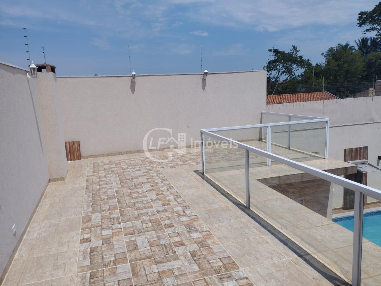 Casa à venda em Campo Grande-MS, bairro Panorama: 2 quartos, 1 suíte, 3 salas, 2 banheiros, 4 vagas de garagem, 266m².