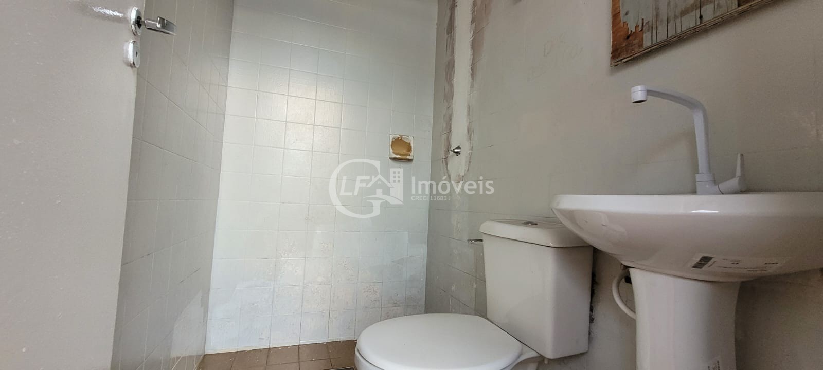 Casa Comercial para Locação no Bairro Amambaí em Campo Grande-MS: 6 Salas, 7 Banheiros, 20 Vagas de Garagem e 250m² de Área.