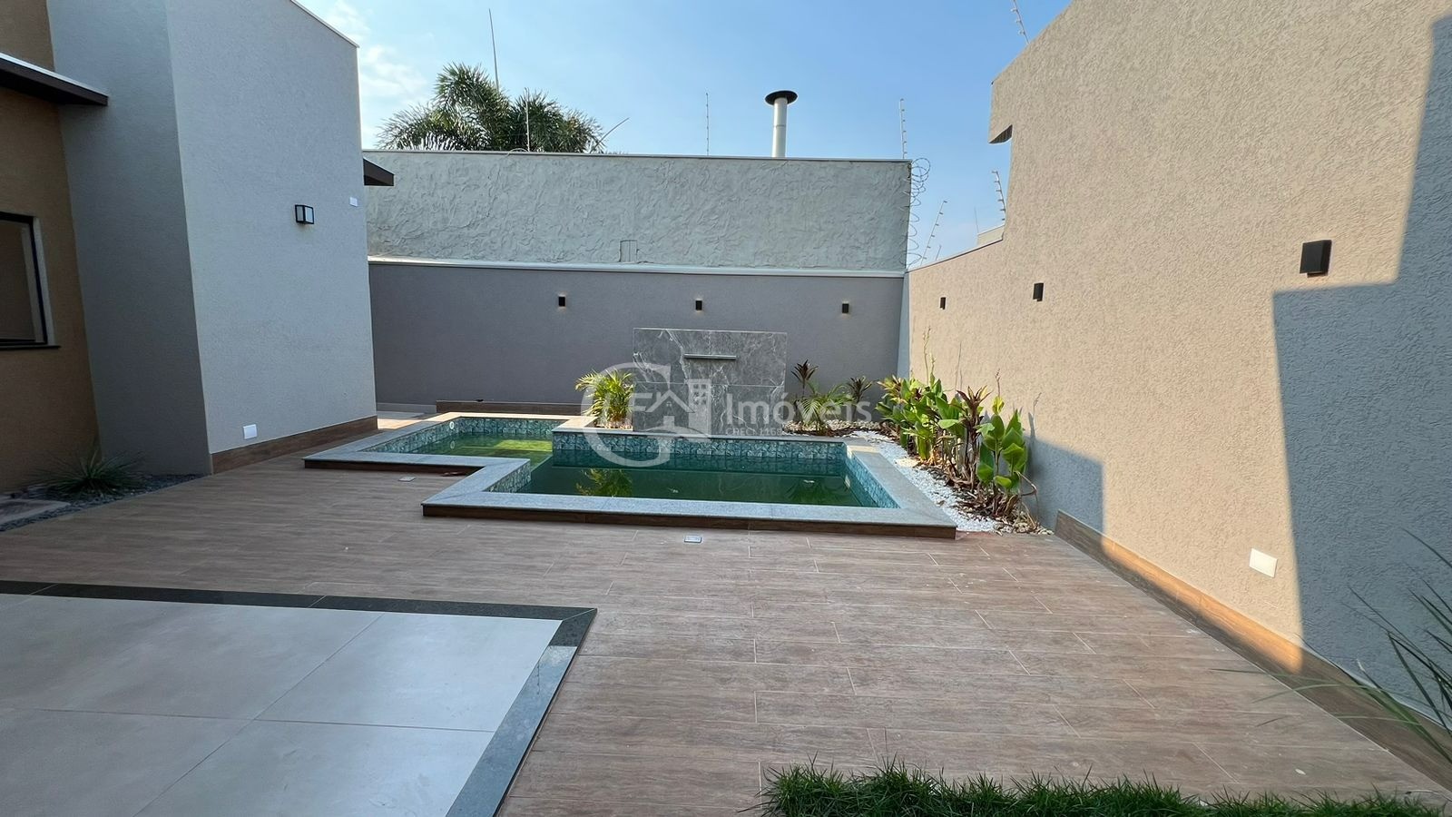 Casa à venda na Vila Vilas Boas em Campo Grande-MS: 3 quartos, 3 suítes, 3 salas, 2 banheiros, 4 vagas de garagem, 180m².