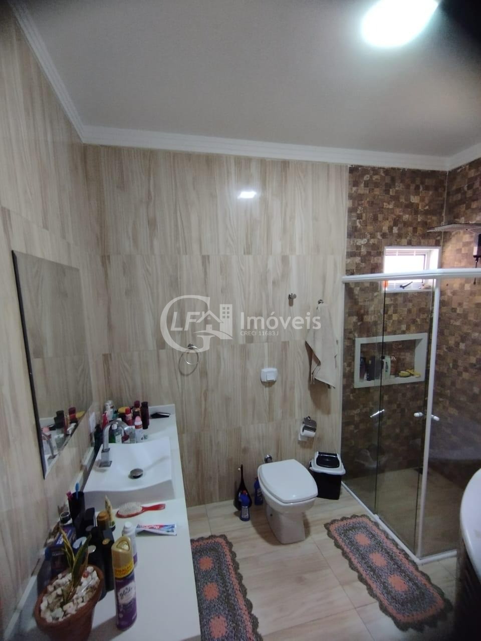 Casa à venda em Campo Grande-MS, bairro Panorama: 2 quartos, 1 suíte, 3 salas, 2 banheiros, 4 vagas de garagem, 266m².