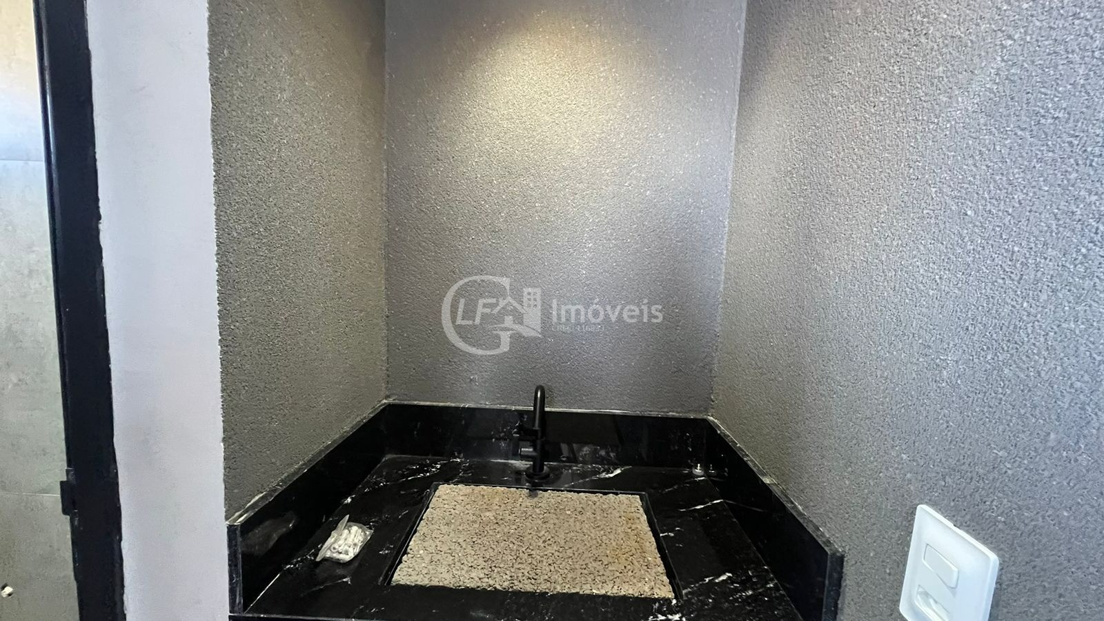 Imperdível oportunidade! Casa à venda em Alphaville Campo Grande-MS com 3 quartos, 3 suítes, 3 salas e 330m². Confira!
