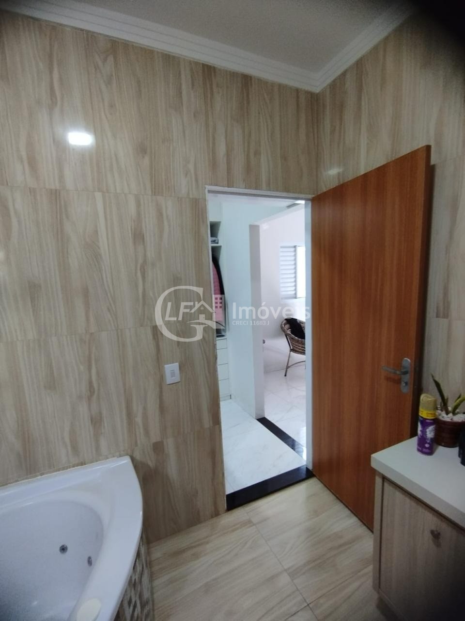 Casa à venda em Campo Grande-MS, bairro Panorama: 2 quartos, 1 suíte, 3 salas, 2 banheiros, 4 vagas de garagem, 266m².