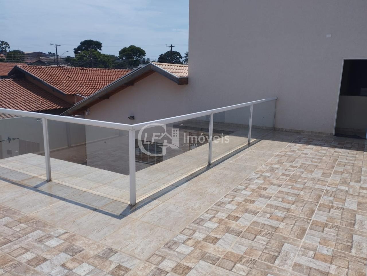 Casa à venda em Campo Grande-MS, bairro Panorama: 2 quartos, 1 suíte, 3 salas, 2 banheiros, 4 vagas de garagem, 266m².