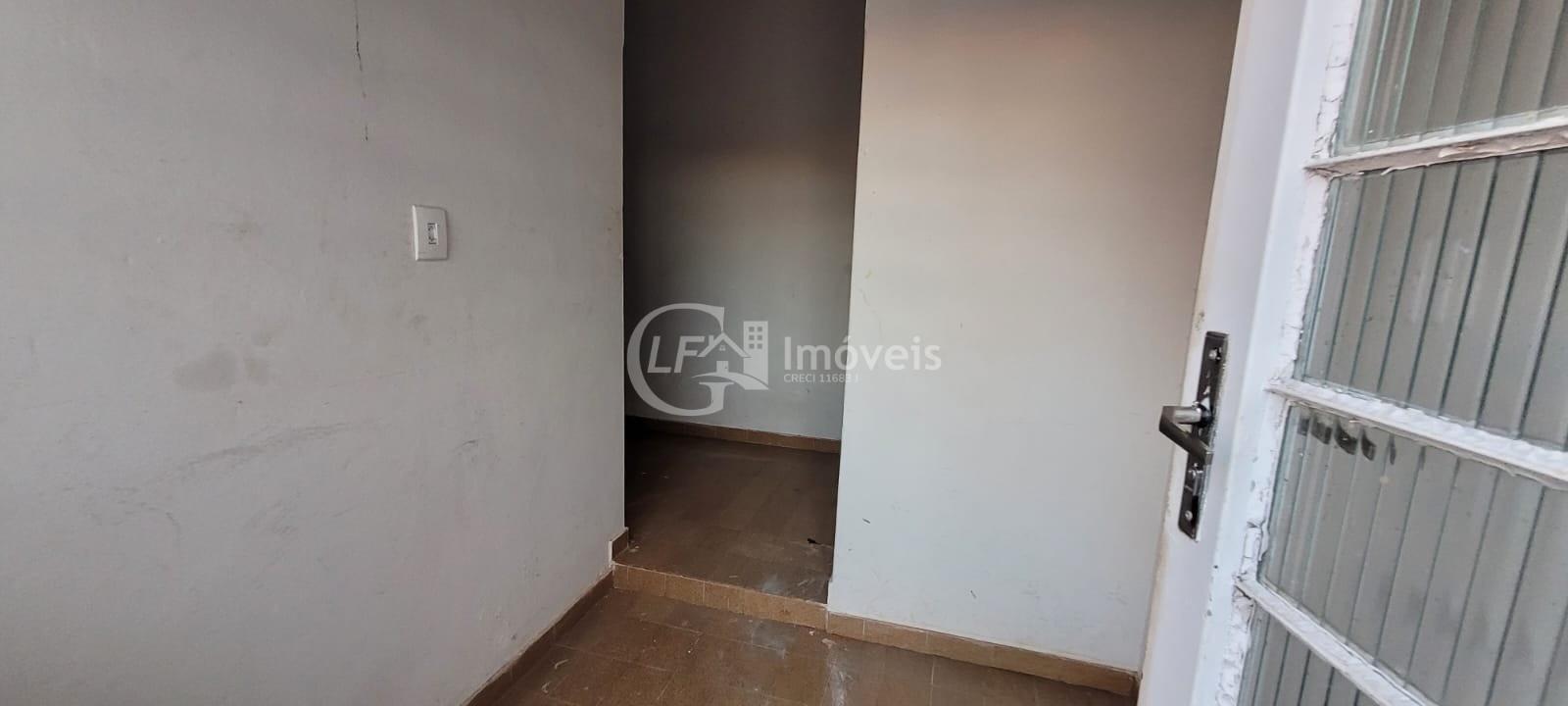 Casa Comercial para Locação no Bairro Amambaí em Campo Grande-MS: 6 Salas, 7 Banheiros, 20 Vagas de Garagem e 250m² de Área.