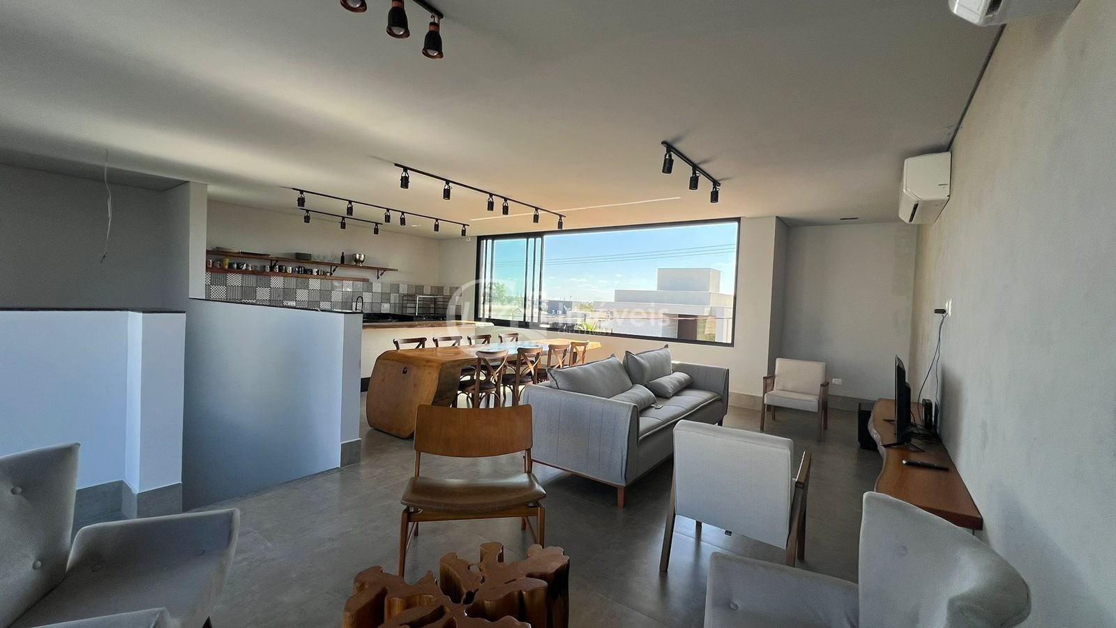 Imperdível oportunidade! Casa à venda em Alphaville Campo Grande-MS com 3 quartos, 3 suítes, 3 salas e 330m². Confira!
