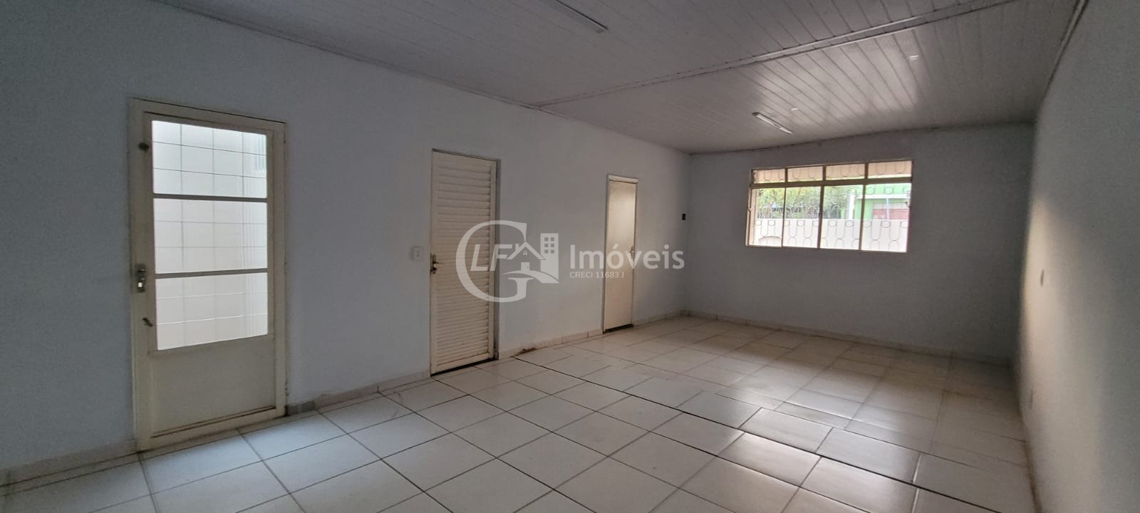 Casa Comercial para Locação no Bairro Amambaí em Campo Grande-MS: 6 Salas, 7 Banheiros, 20 Vagas de Garagem e 250m² de Área.