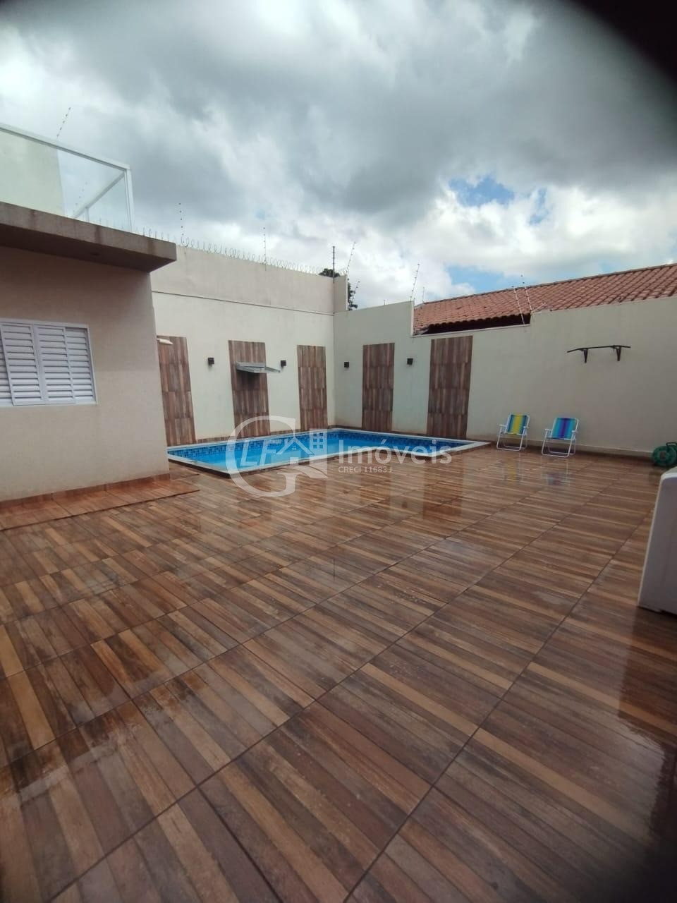 Casa à venda em Campo Grande-MS, bairro Panorama: 2 quartos, 1 suíte, 3 salas, 2 banheiros, 4 vagas de garagem, 266m².