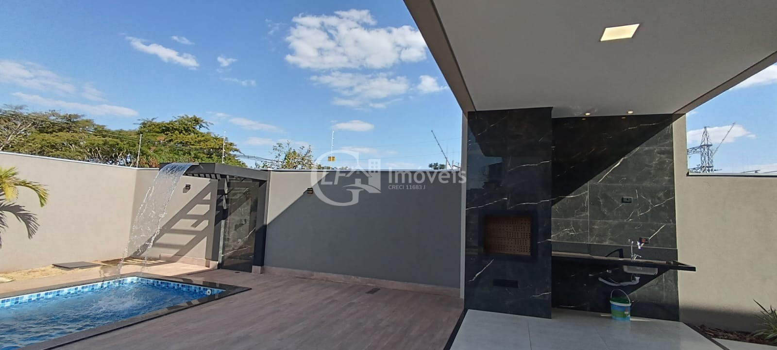 Imperdível casa à venda em Campo Grande-MS, Bairro Seminário: 3 quartos, 1 suíte, 2 salas, 3 banheiros, 3 vagas, 128m².