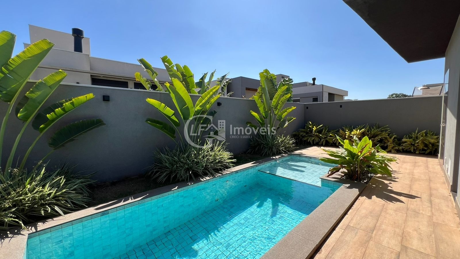 Impecável Casa em Condomínio à Venda em Alphaville Campo Grande 3, Campo Grande-MS: 3 Quartos, 3 Suítes, 3 Salas, 1 Banheiro, 4 Vagas, 180,38 m²!