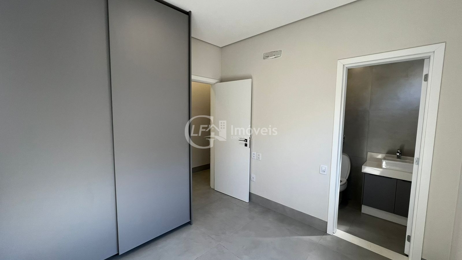 Impecável Casa em Condomínio à Venda em Alphaville Campo Grande 3, Campo Grande-MS: 3 Quartos, 3 Suítes, 3 Salas, 1 Banheiro, 4 Vagas, 180,38 m²!