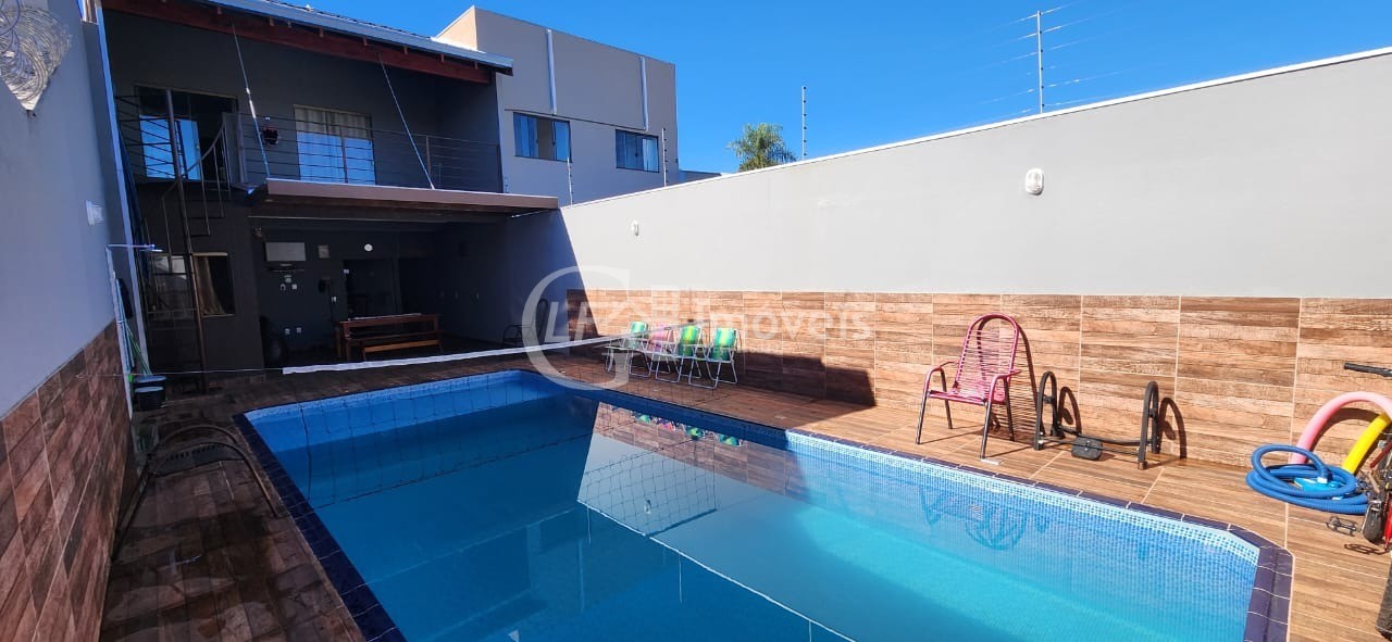 Impecável casa à venda em Campo Grande-MS, Jardim Tijuca: 3 quartos, 2 suítes, 1 sala, 2 vagas, 152m². Venha conferir!