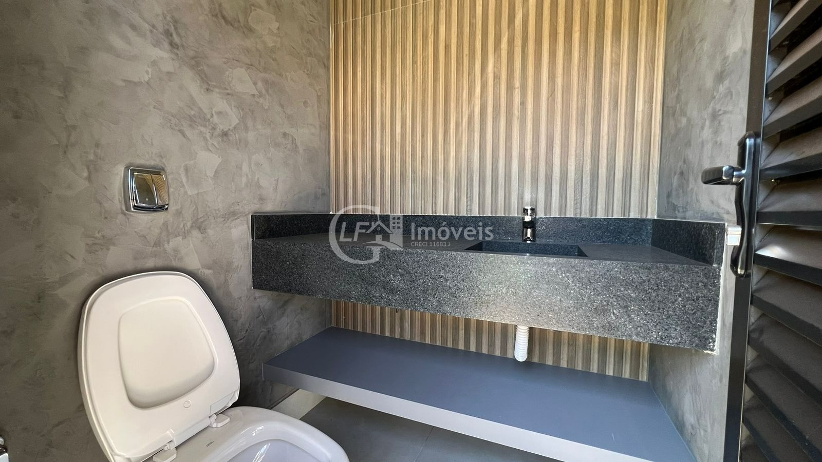 Impecável Casa em Condomínio à Venda em Alphaville Campo Grande 3, Campo Grande-MS: 3 Quartos, 3 Suítes, 3 Salas, 1 Banheiro, 4 Vagas, 180,38 m²!