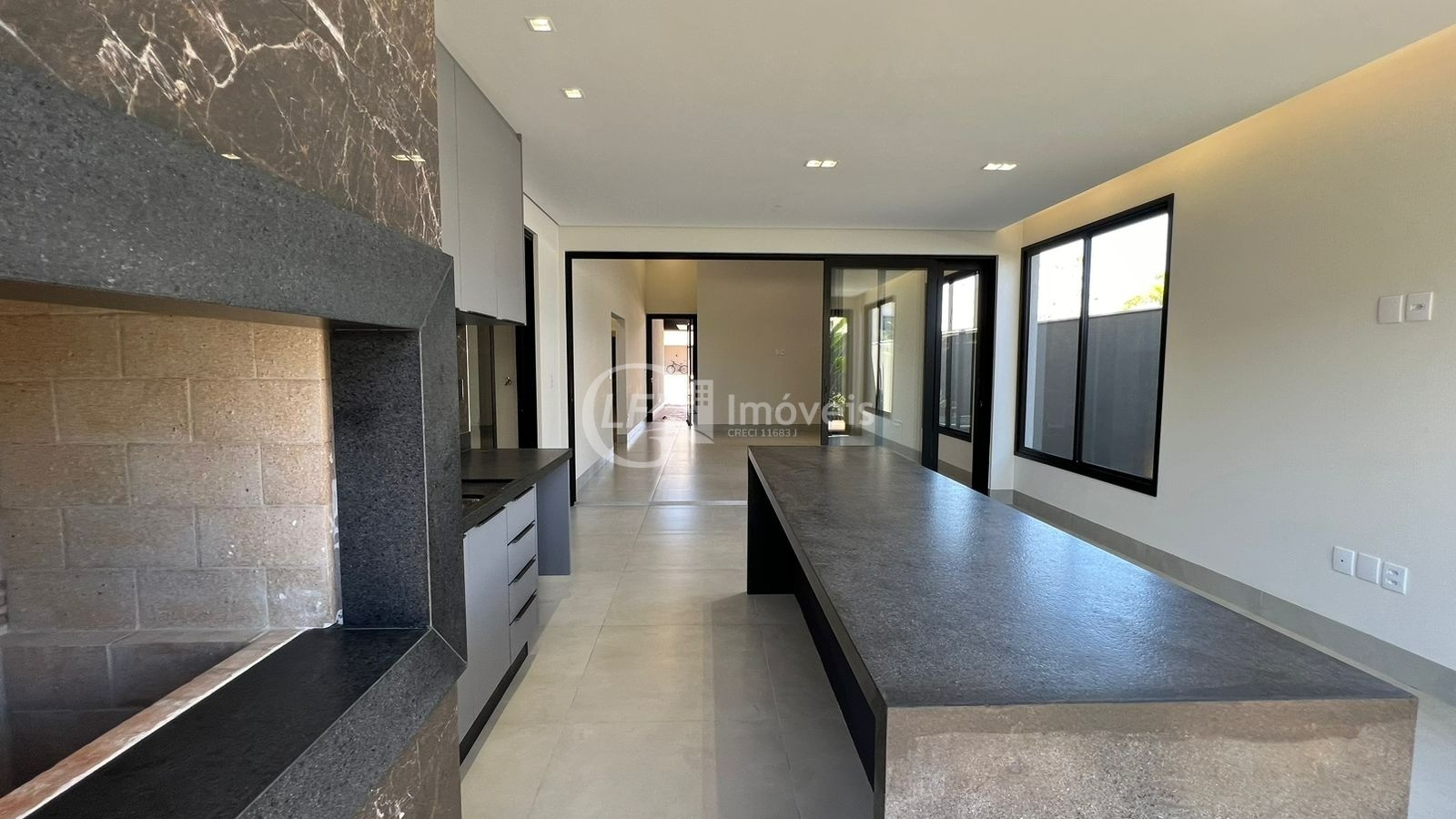 Impecável Casa em Condomínio à Venda em Alphaville Campo Grande 3, Campo Grande-MS: 3 Quartos, 3 Suítes, 3 Salas, 1 Banheiro, 4 Vagas, 180,38 m²!