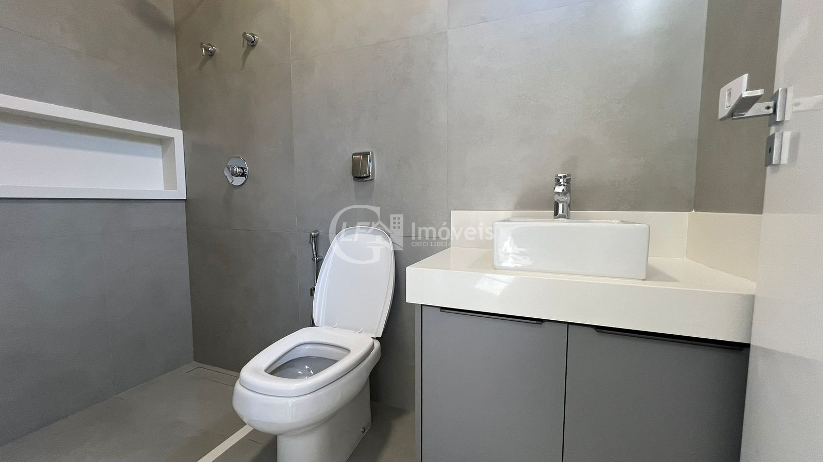 Impecável Casa em Condomínio à Venda em Alphaville Campo Grande 3, Campo Grande-MS: 3 Quartos, 3 Suítes, 3 Salas, 1 Banheiro, 4 Vagas, 180,38 m²!
