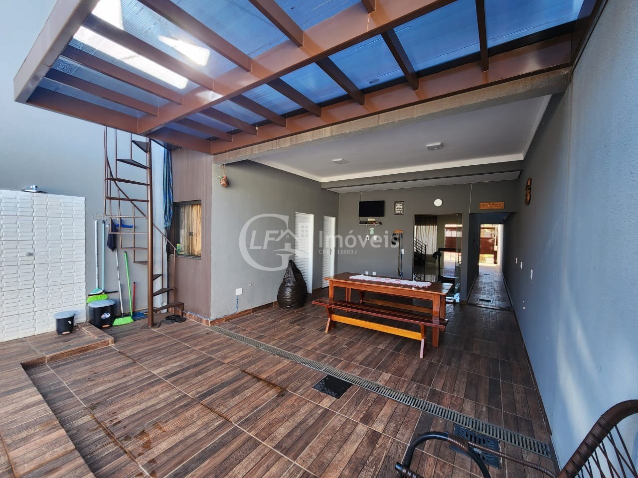 Impecável casa à venda em Campo Grande-MS, Jardim Tijuca: 3 quartos, 2 suítes, 1 sala, 2 vagas, 152m². Venha conferir!