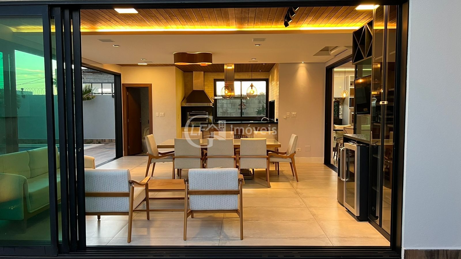 Imperdível: Casa à venda em Campo Grande-MS, Vila Vilas Boas, 4 quartos, 3 suítes, 3 salas, 1 banheiro, 7 vagas, 366m².