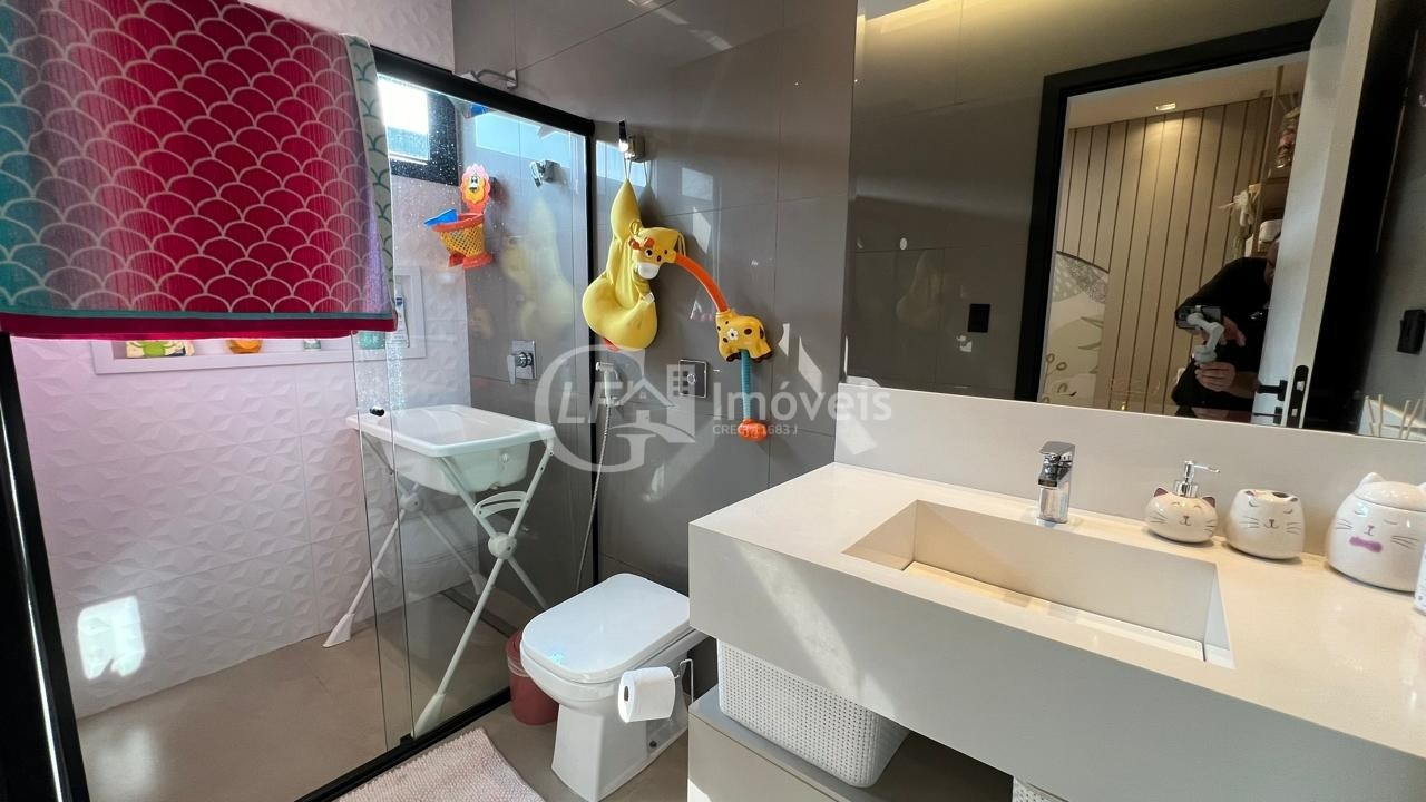 Casa à venda em Campo Grande-MS, Alphaville II: 2 quartos, 2 suítes, 3 salas, 2 banheiros, 4 vagas de garagem, 238m².