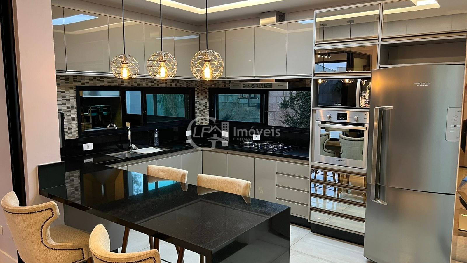 Imperdível: Casa à venda em Campo Grande-MS, Vila Vilas Boas, 4 quartos, 3 suítes, 3 salas, 1 banheiro, 7 vagas, 366m².