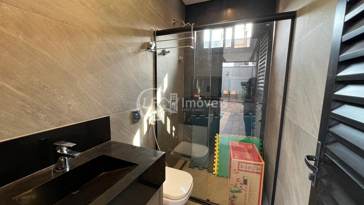 Casa à venda em Campo Grande-MS, Alphaville II: 2 quartos, 2 suítes, 3 salas, 2 banheiros, 4 vagas de garagem, 238m².