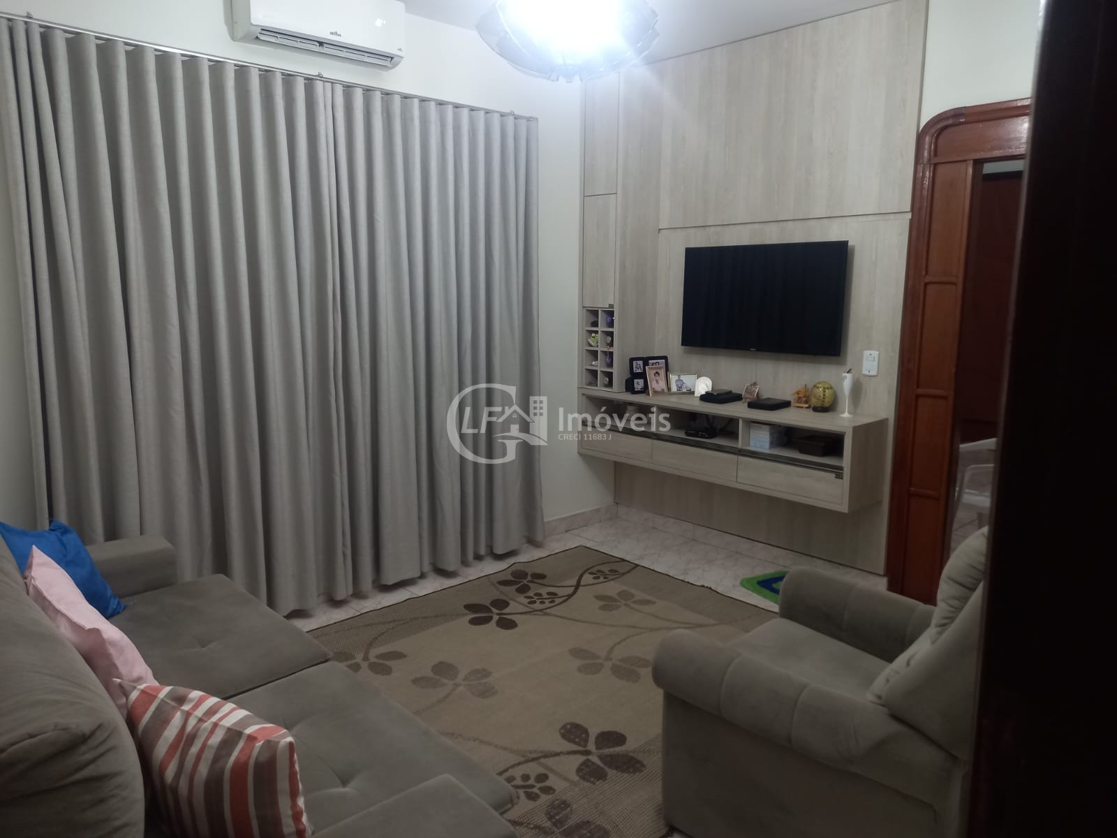 Imperdível oportunidade: casa comercial de alto padrão à ven