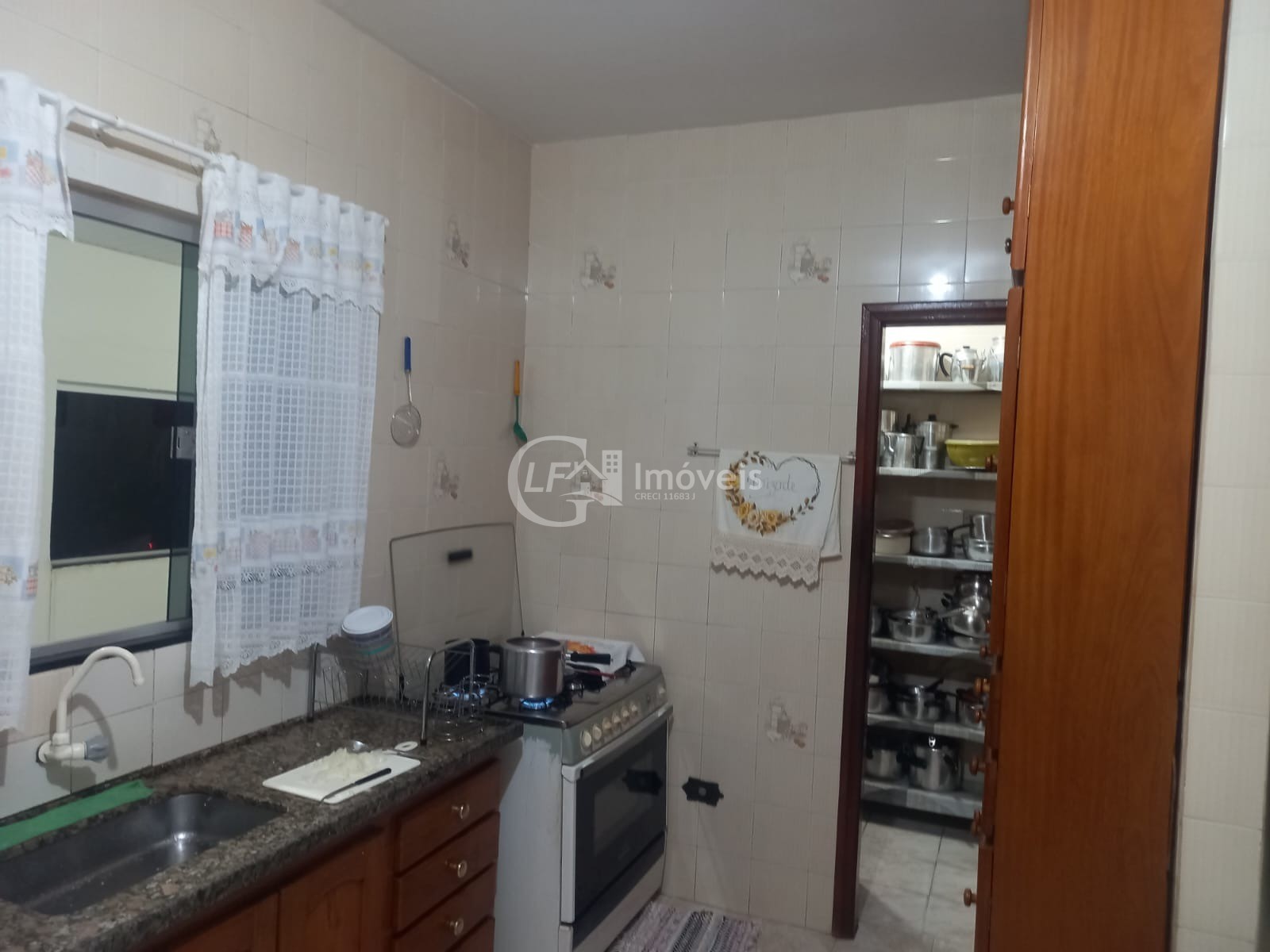 Imperdível oportunidade: casa comercial de alto padrão à ven