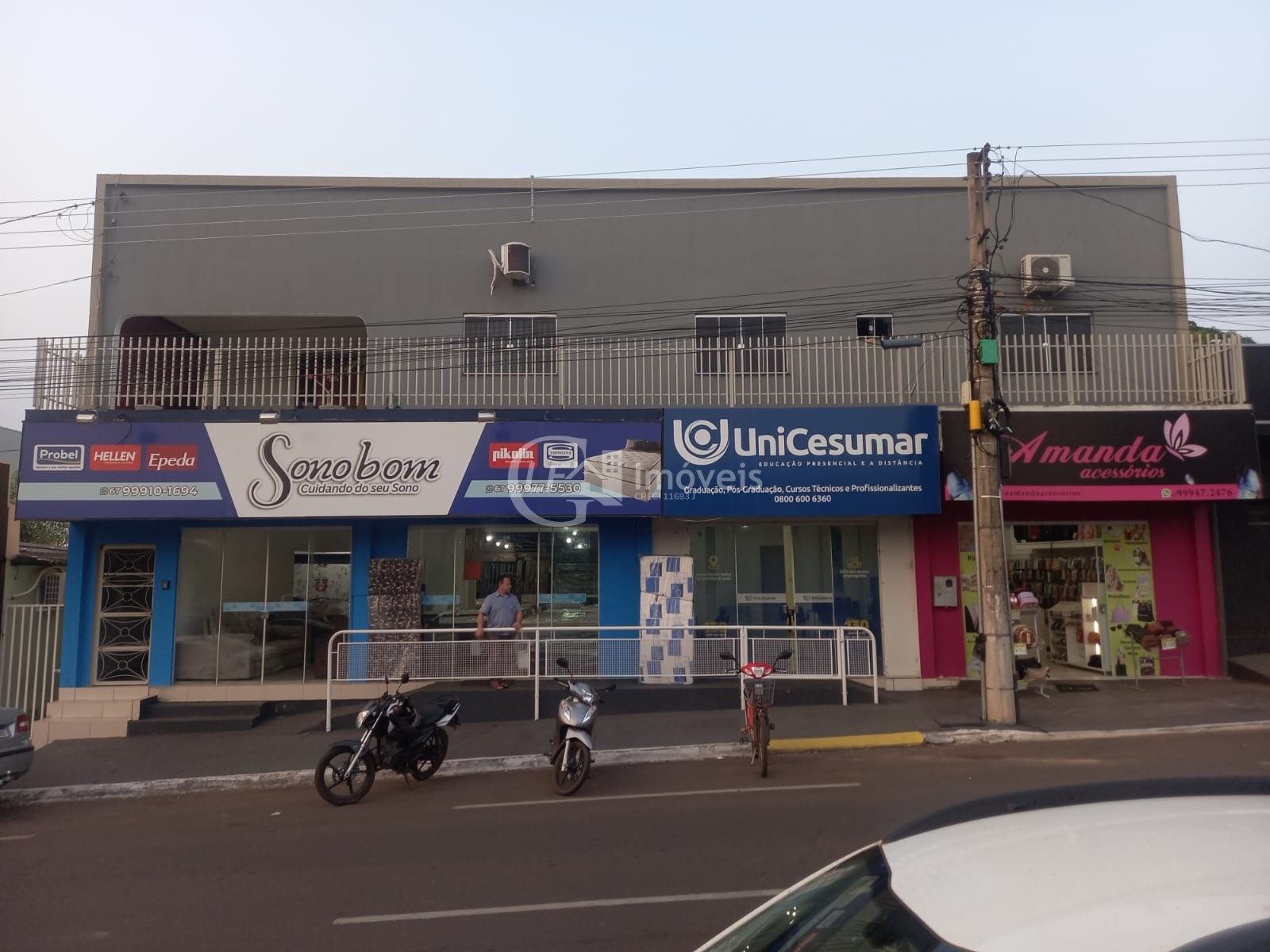 Imperdível oportunidade: Casa comercial de alto padrão à venda em Coxim-MS, no Centro! 3 quartos, 1 suíte, 1 sala, 5 banheiros, 1 vaga de garagem, 180m² de área.