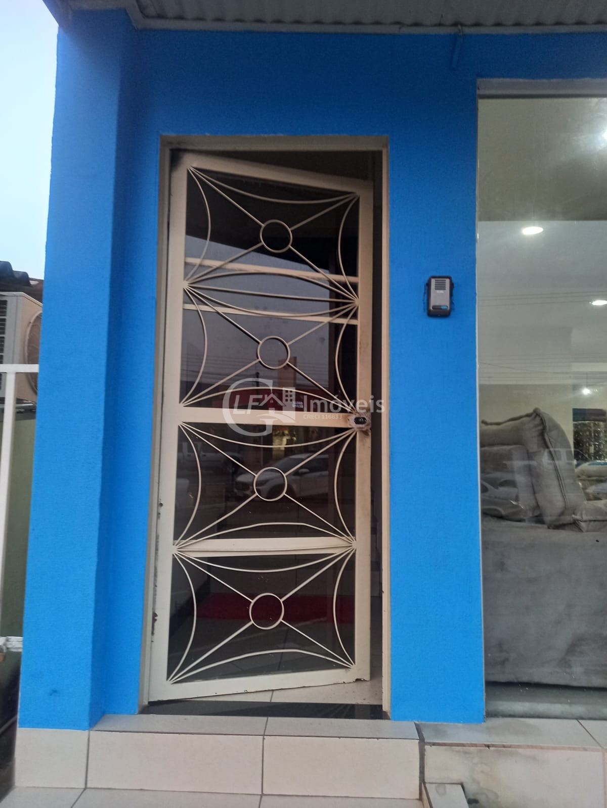 Imperdível oportunidade: Casa comercial de alto padrão à venda em Coxim-MS, no Centro! 3 quartos, 1 suíte, 1 sala, 5 banheiros, 1 vaga de garagem, 180m² de área.