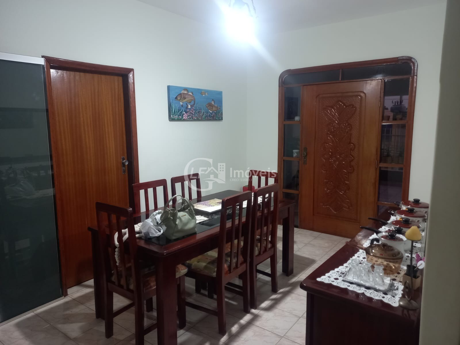 Imperdível oportunidade: Casa comercial de alto padrão à venda em Coxim-MS, no Centro! 3 quartos, 1 suíte, 1 sala, 5 banheiros, 1 vaga de garagem, 180m² de área.