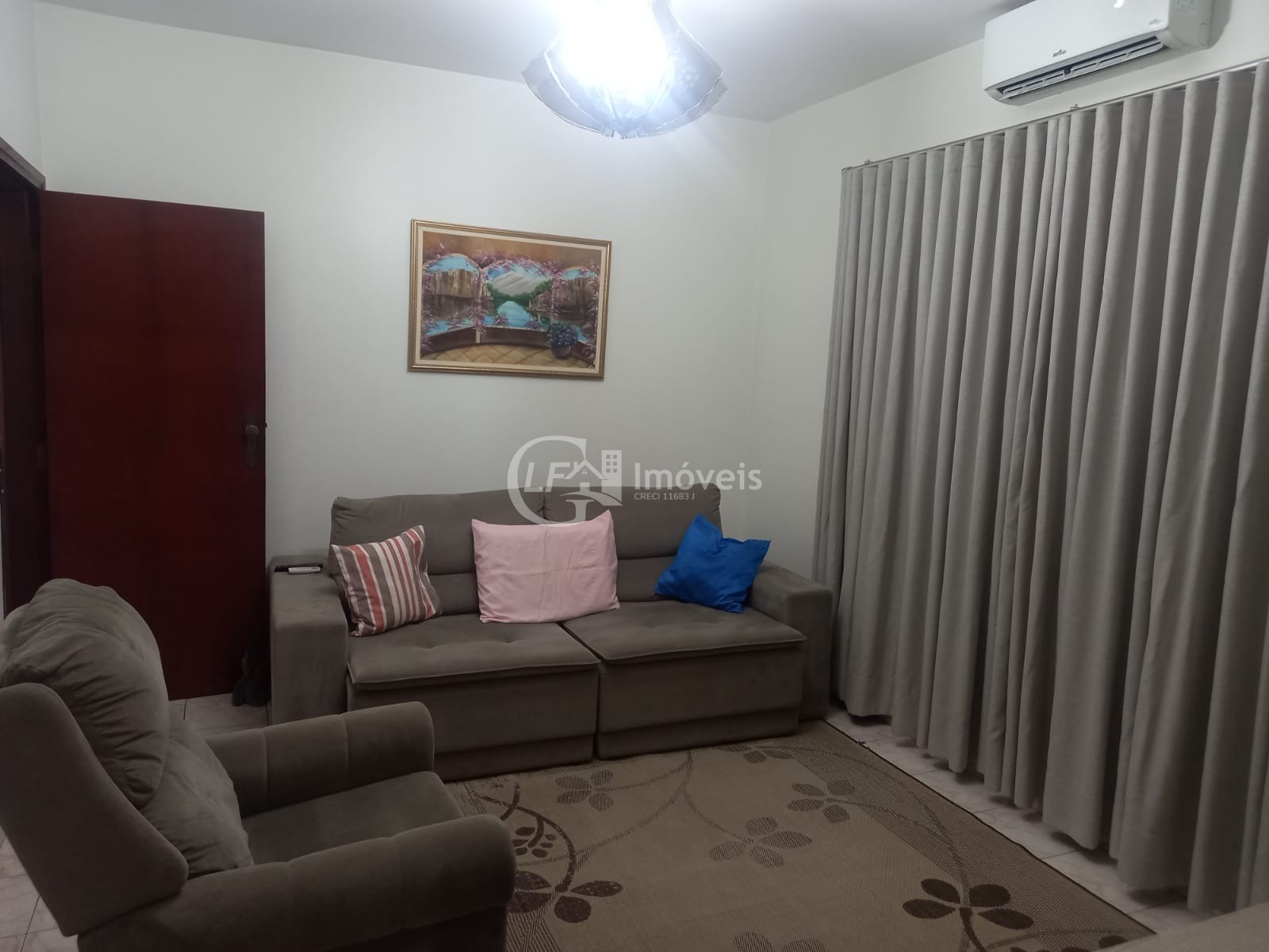 Imperdível oportunidade: casa comercial de alto padrão à ven