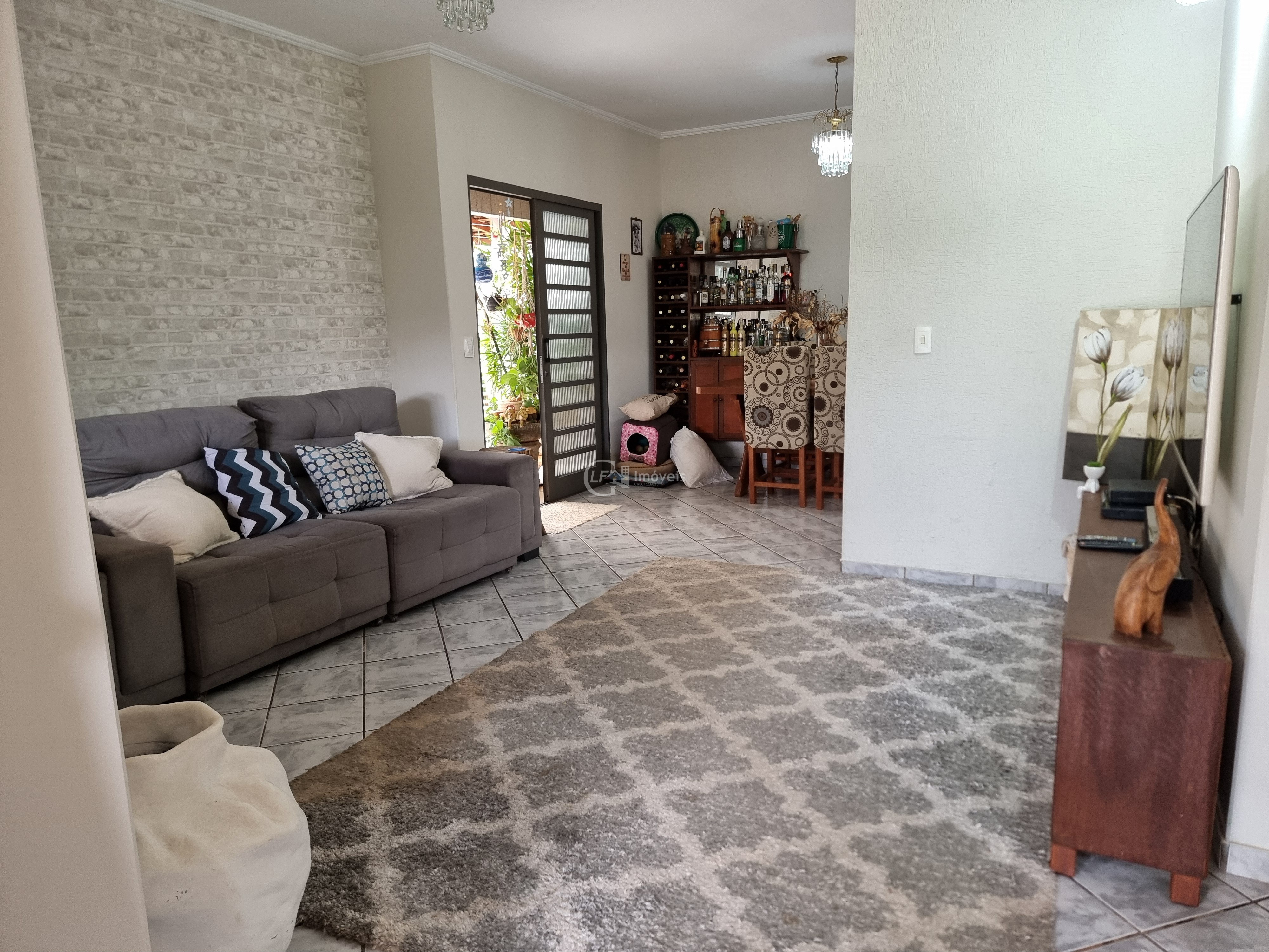 Linda casa com área gourmet e piscina
