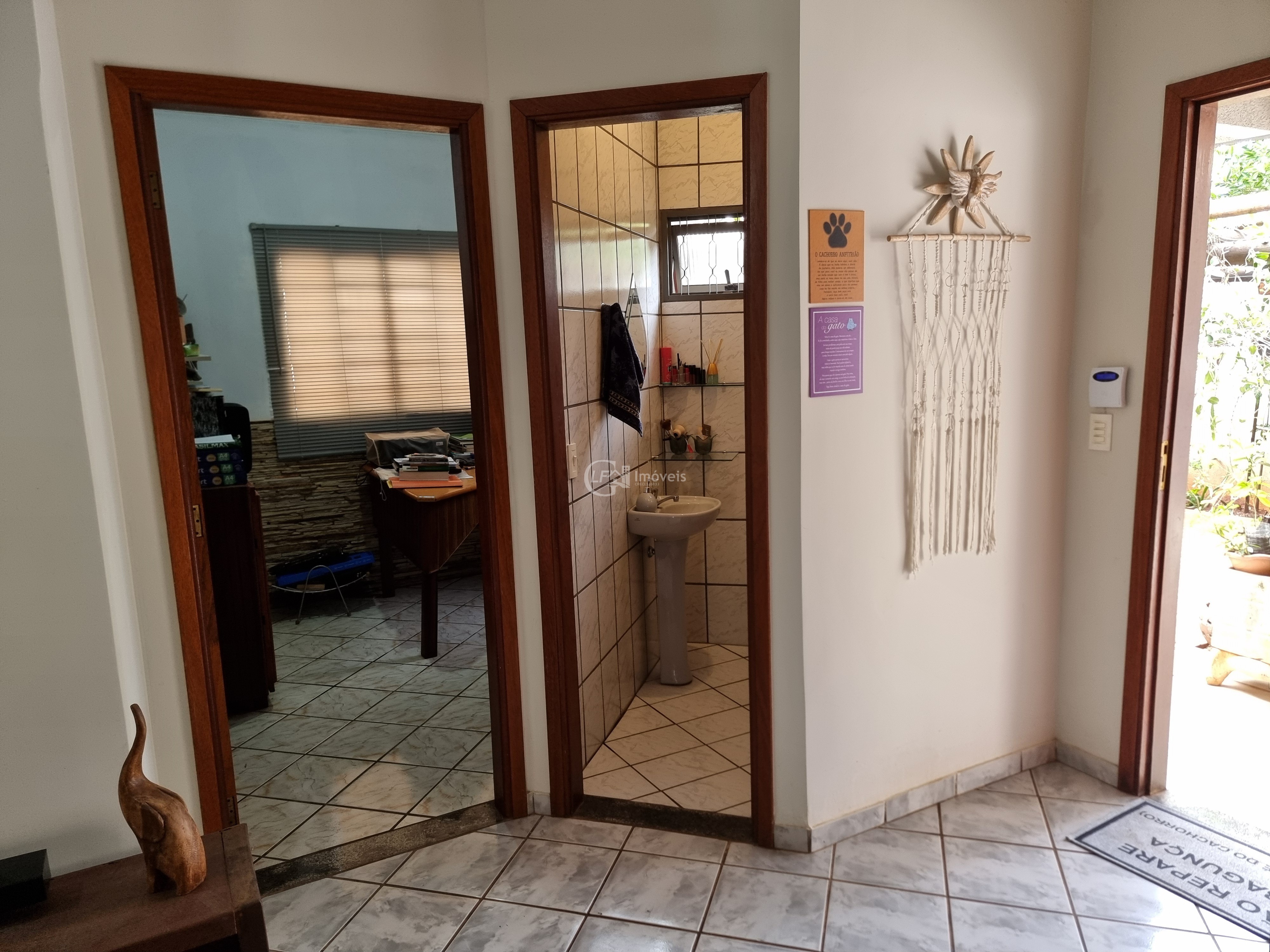 Linda casa com área gourmet e piscina