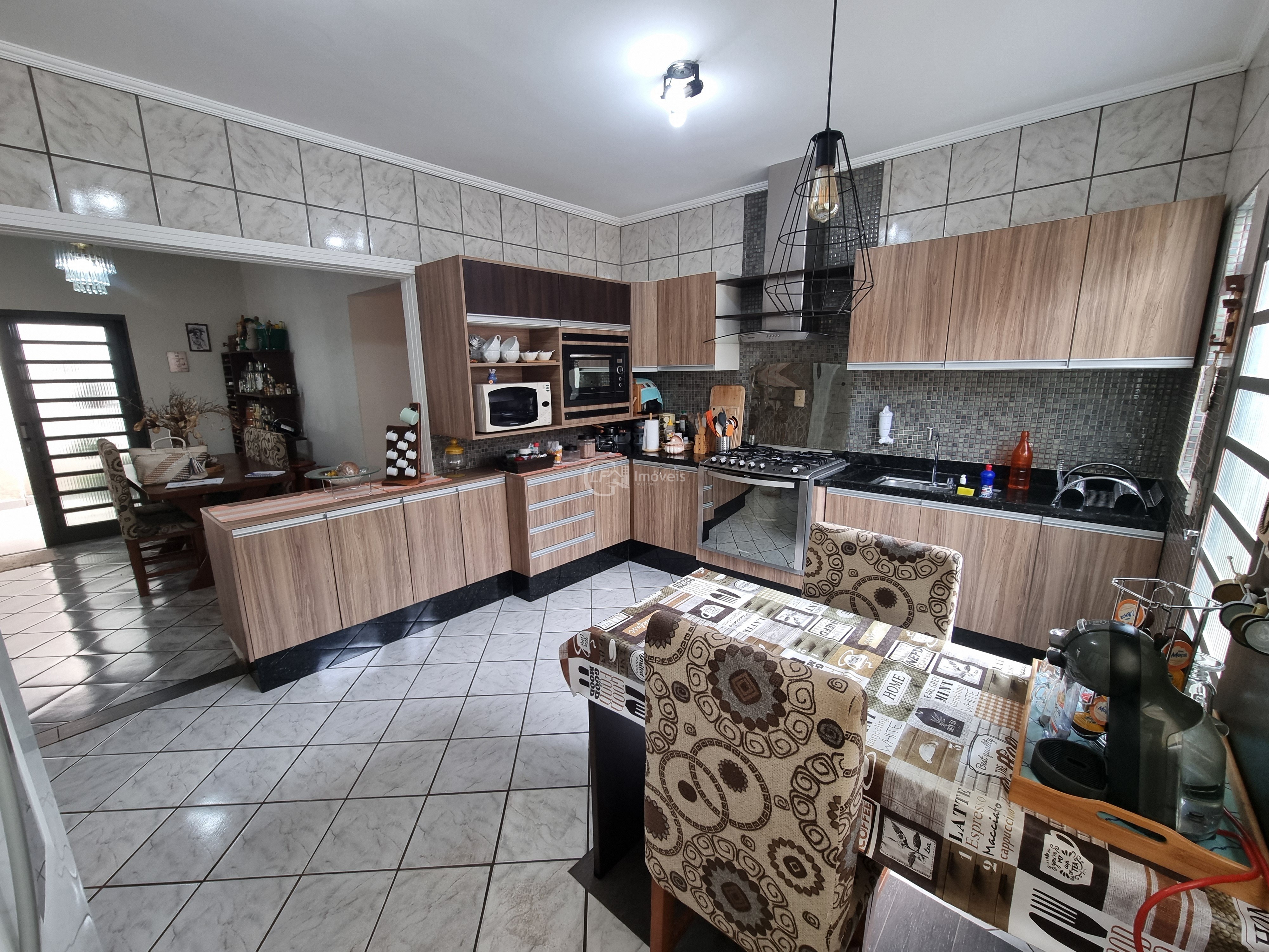Linda casa com área gourmet e piscina