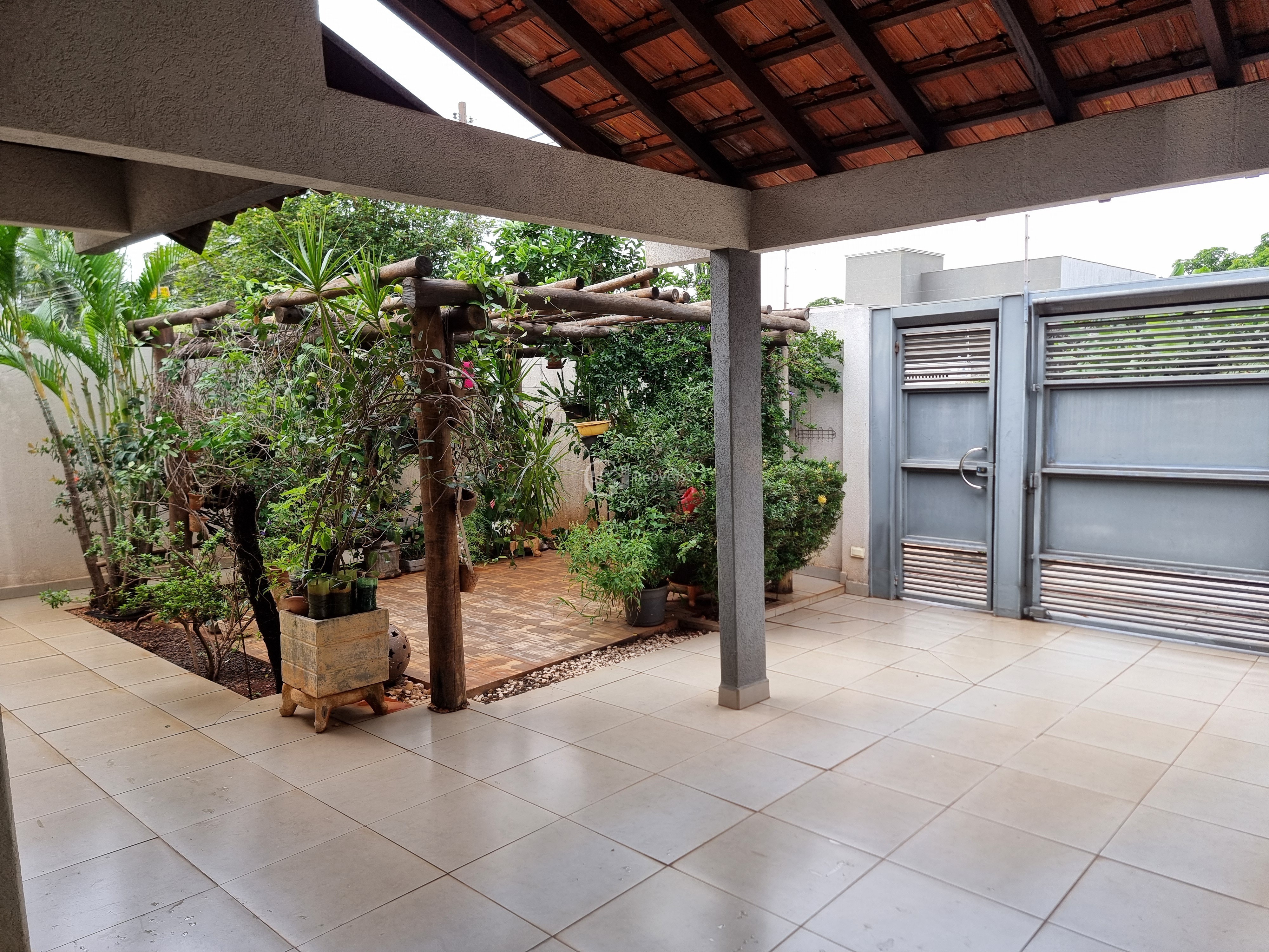 Linda casa com área gourmet e piscina