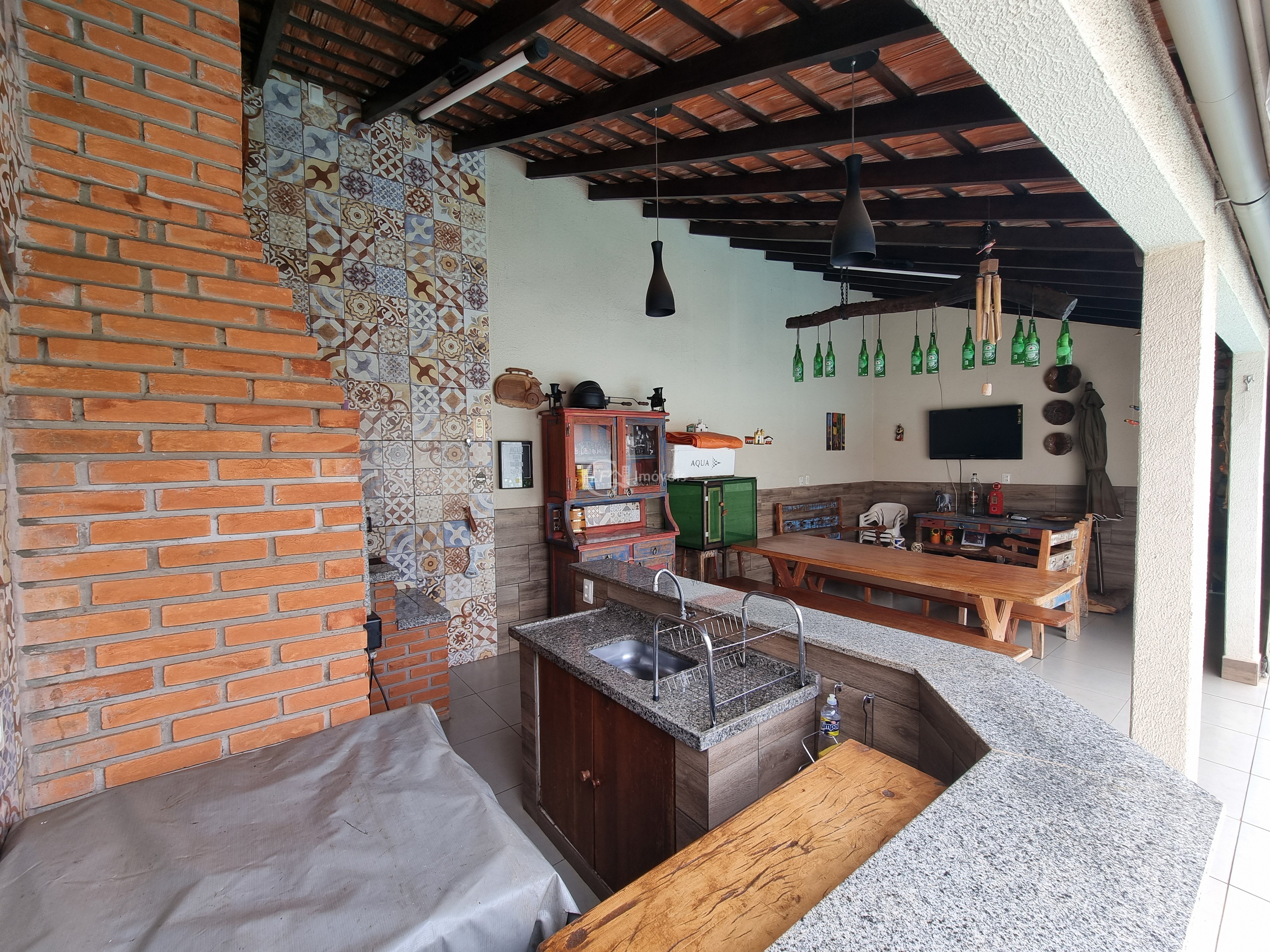 Linda casa com área gourmet e piscina