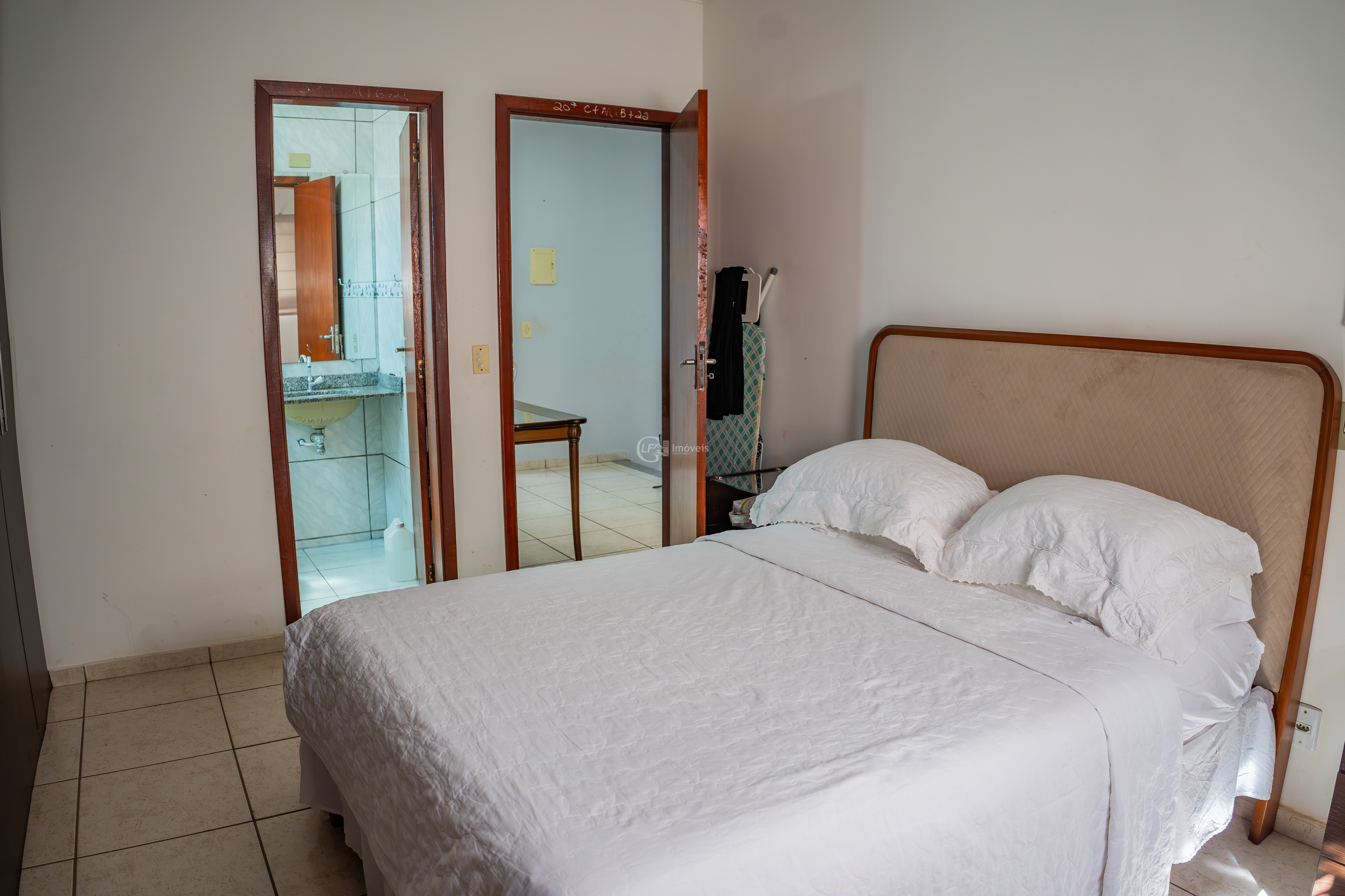 Imperdível: Casa à venda em Campo Grande-MS, Vila Palmira - 3 quartos, 1 suíte, 3 salas, 3 banheiros, 3 vagas, 169,84 m².