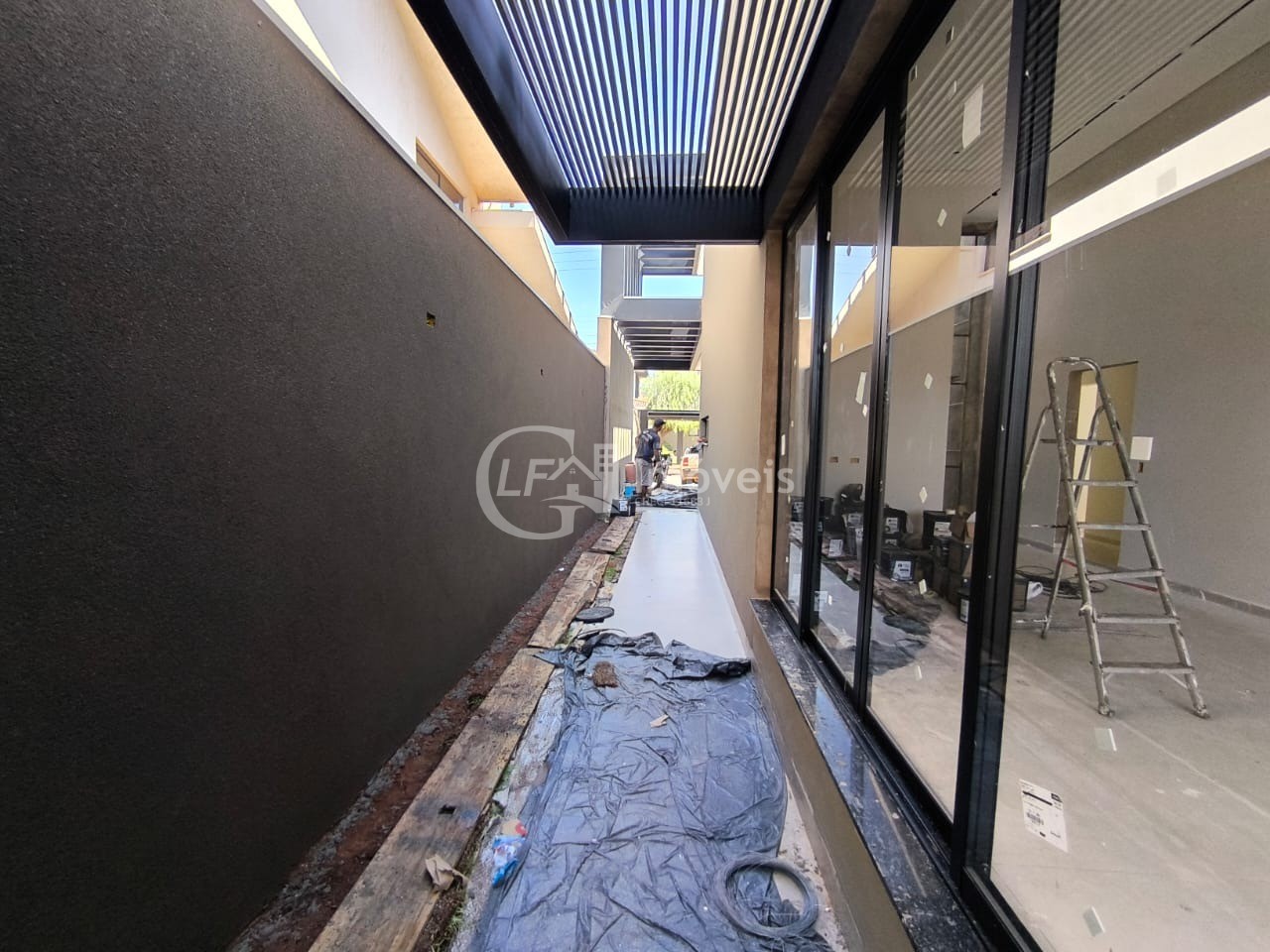 Imperdível oportunidade: Casa à venda em Campo Grande-MS, Carandá Bosque - 3 quartos, 2 suítes, 2 salas, 5 banheiros, 2 vagas, 180m².