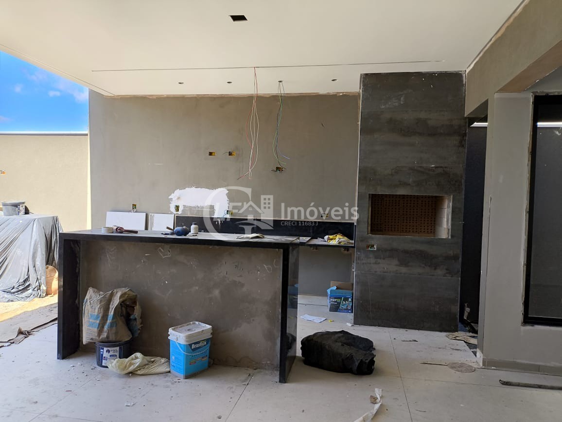 Imperdível oportunidade: Casa à venda em Campo Grande-MS, Carandá Bosque - 3 quartos, 2 suítes, 2 salas, 5 banheiros, 2 vagas, 180m².