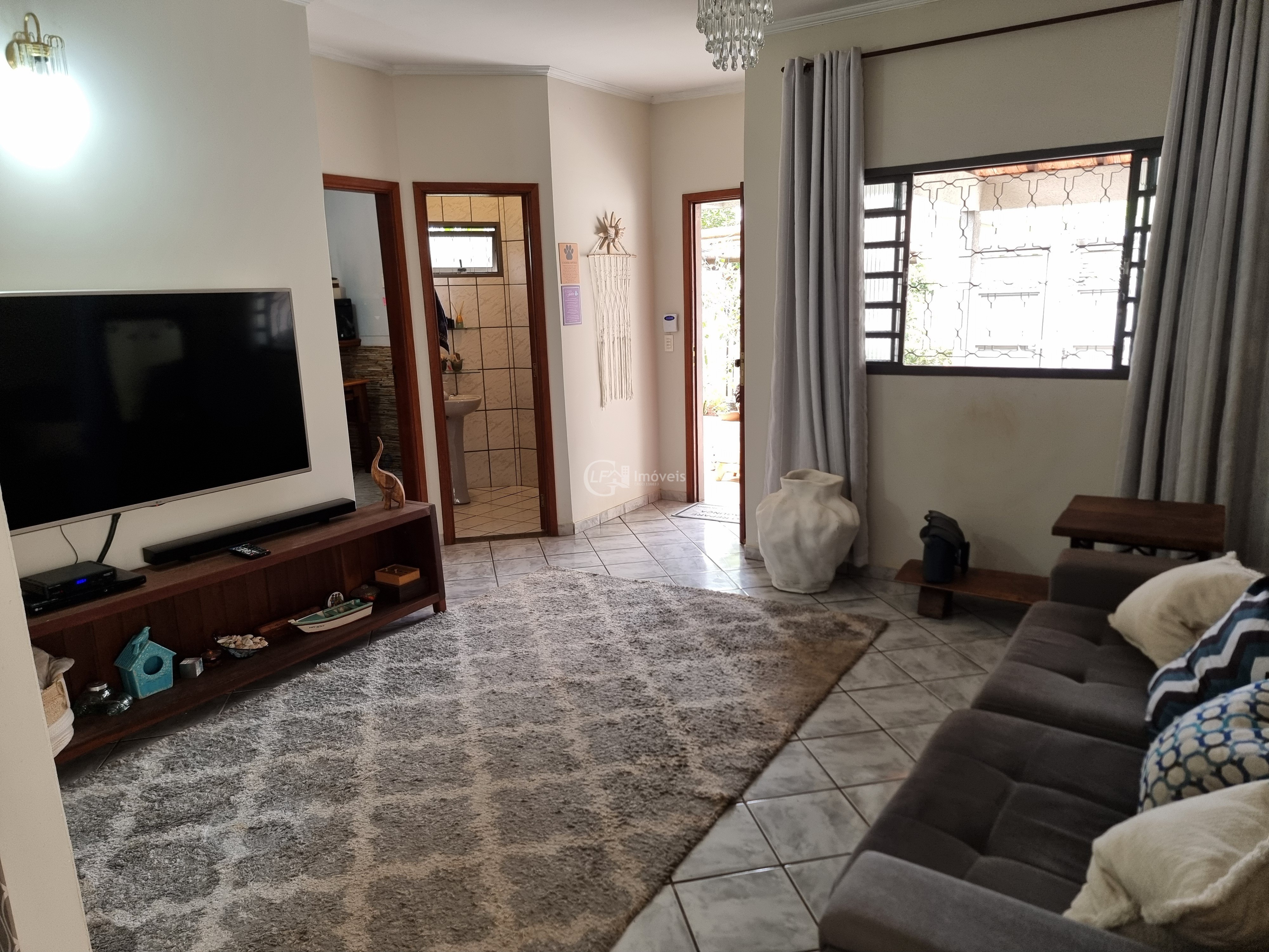 Linda casa com área gourmet e piscina