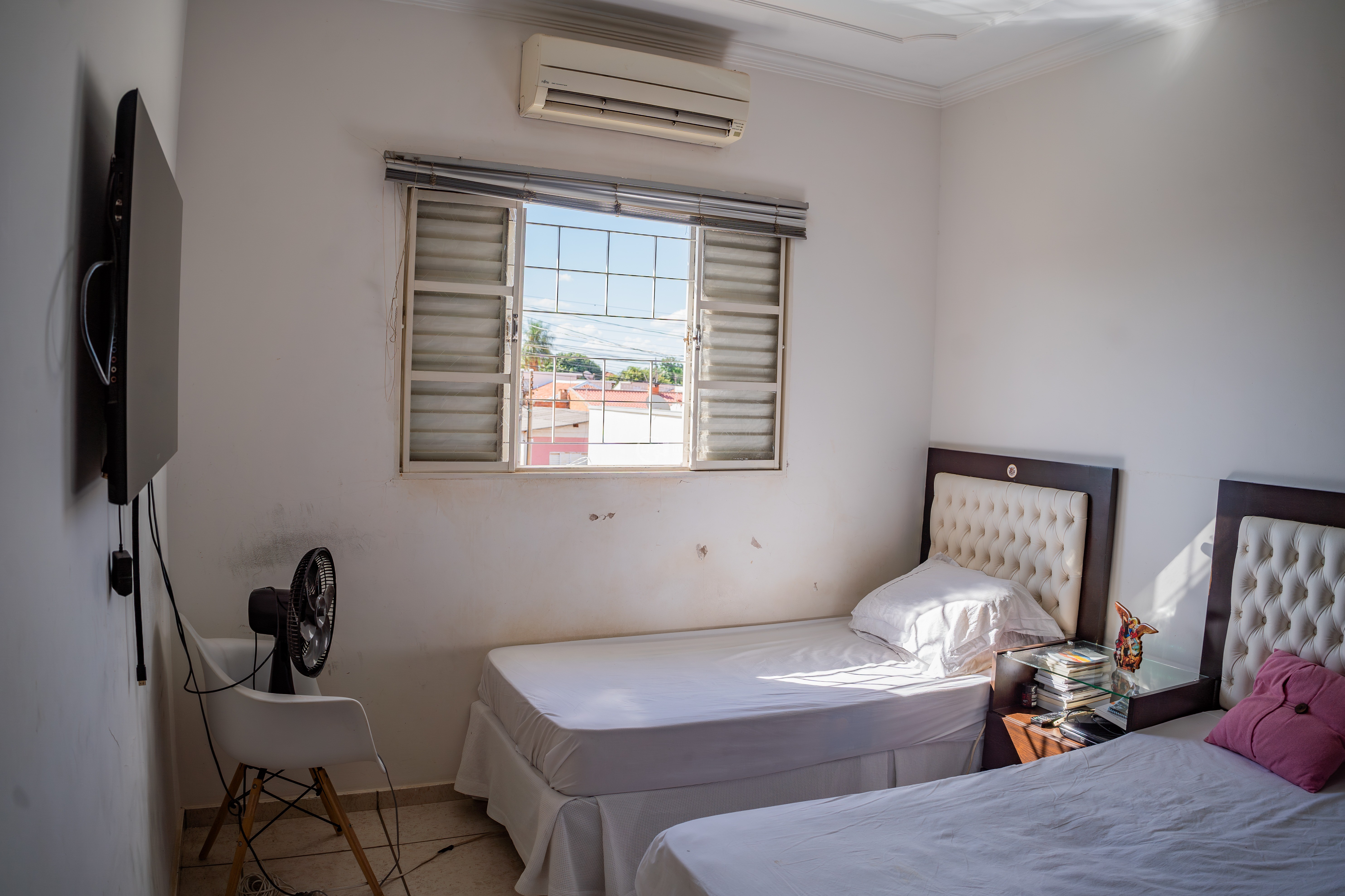 Imperdível: Casa à venda em Campo Grande-MS, Vila Palmira - 3 quartos, 1 suíte, 3 salas, 3 banheiros, 3 vagas, 169,84 m².