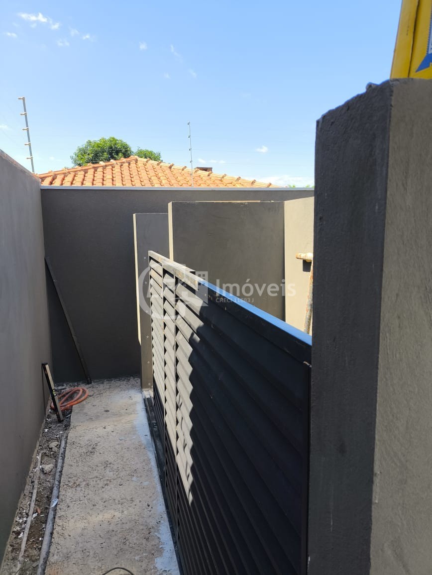 Imperdível oportunidade: Casa à venda em Campo Grande-MS, Carandá Bosque - 3 quartos, 2 suítes, 2 salas, 5 banheiros, 2 vagas, 180m².
